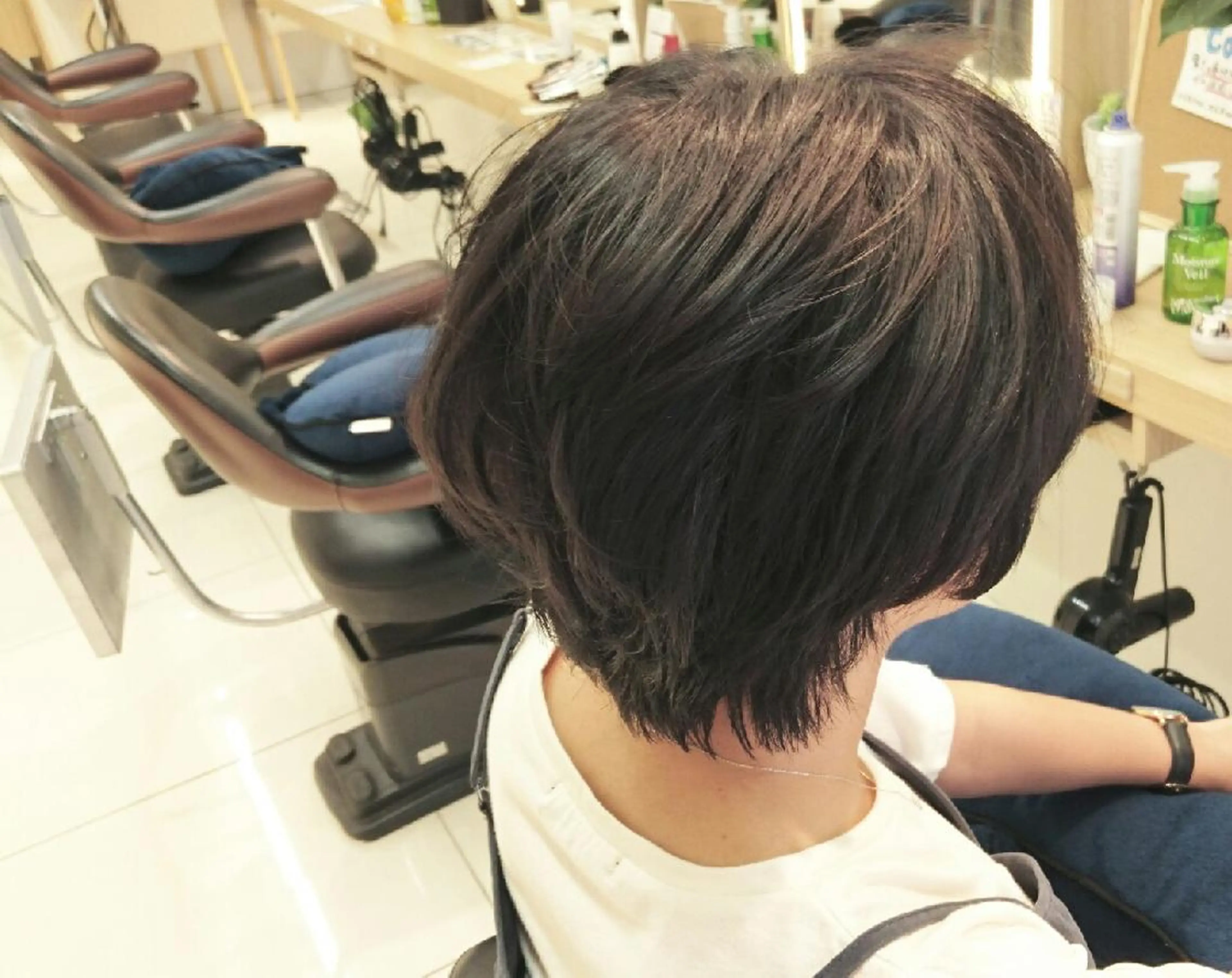 ショート カラー 透明感ハイライト◎ 伊藤夏海のヘアスタイル