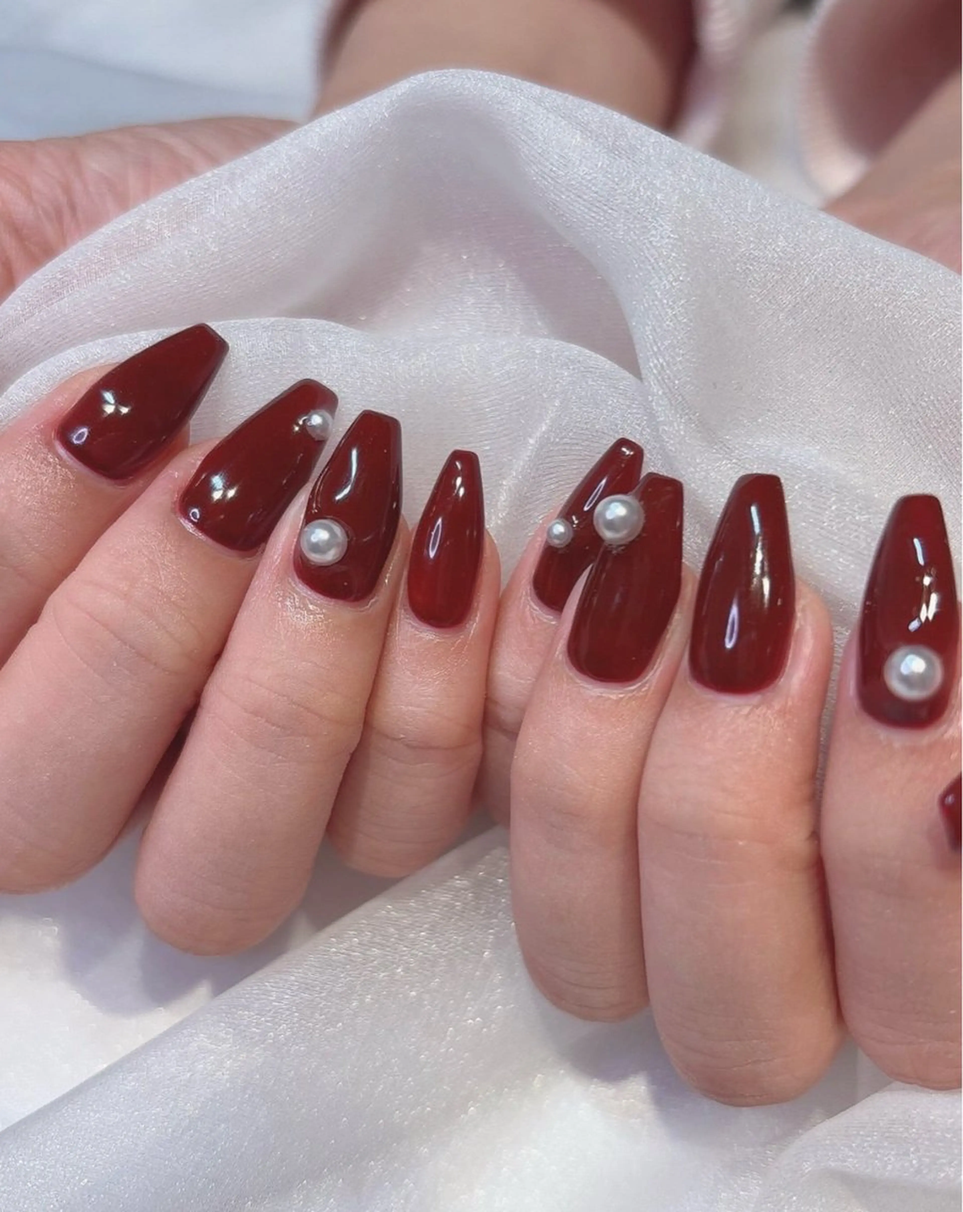ネイル ボルドー ブラウン チークネイル ドット フットネイル yurinail所属・yuri nail 高田馬場のネイルデザイン
