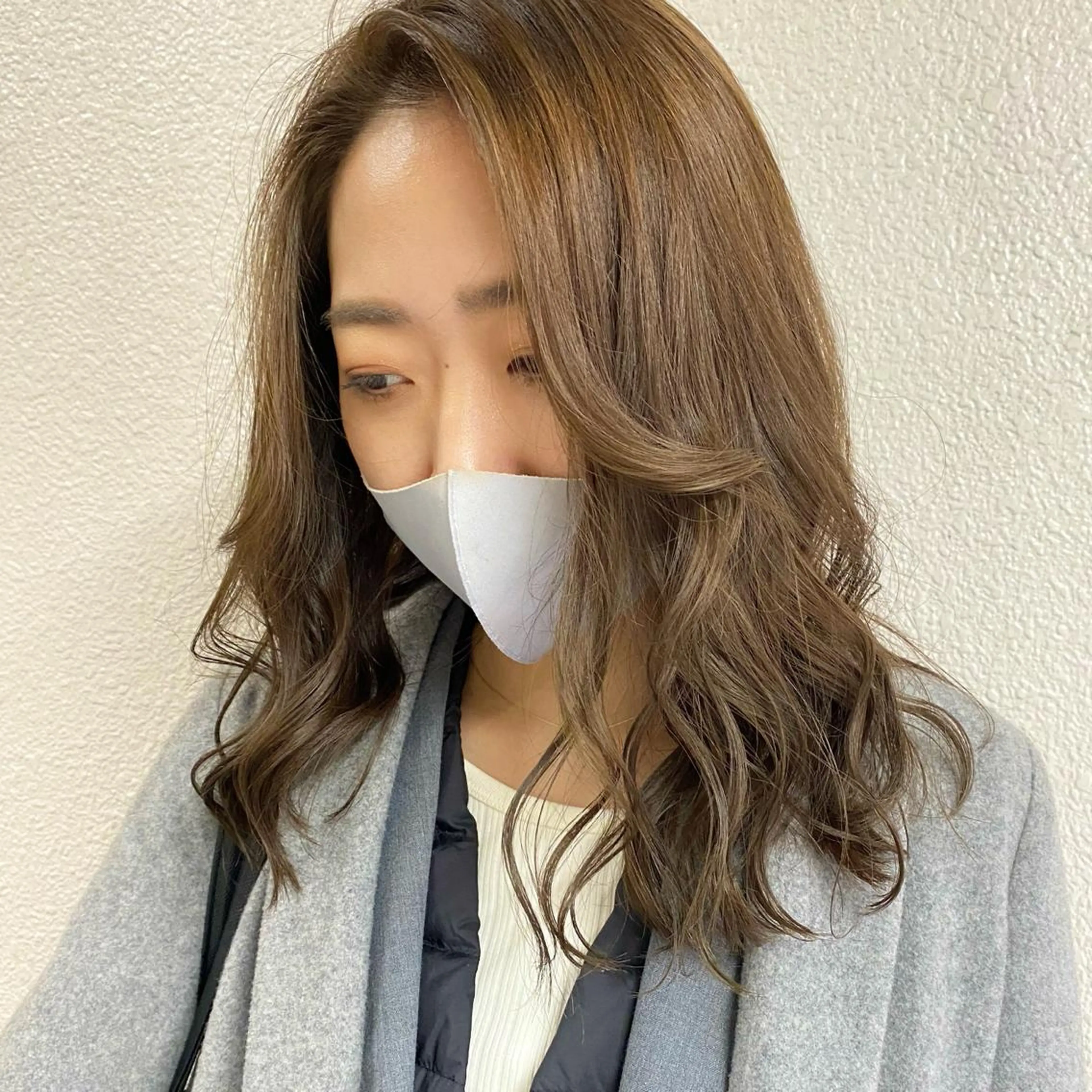 セミロング カラー ブリーチ グレージュ ブリーチなしカラー ブリーチなしカラー レイヤーカットのヘアスタイル