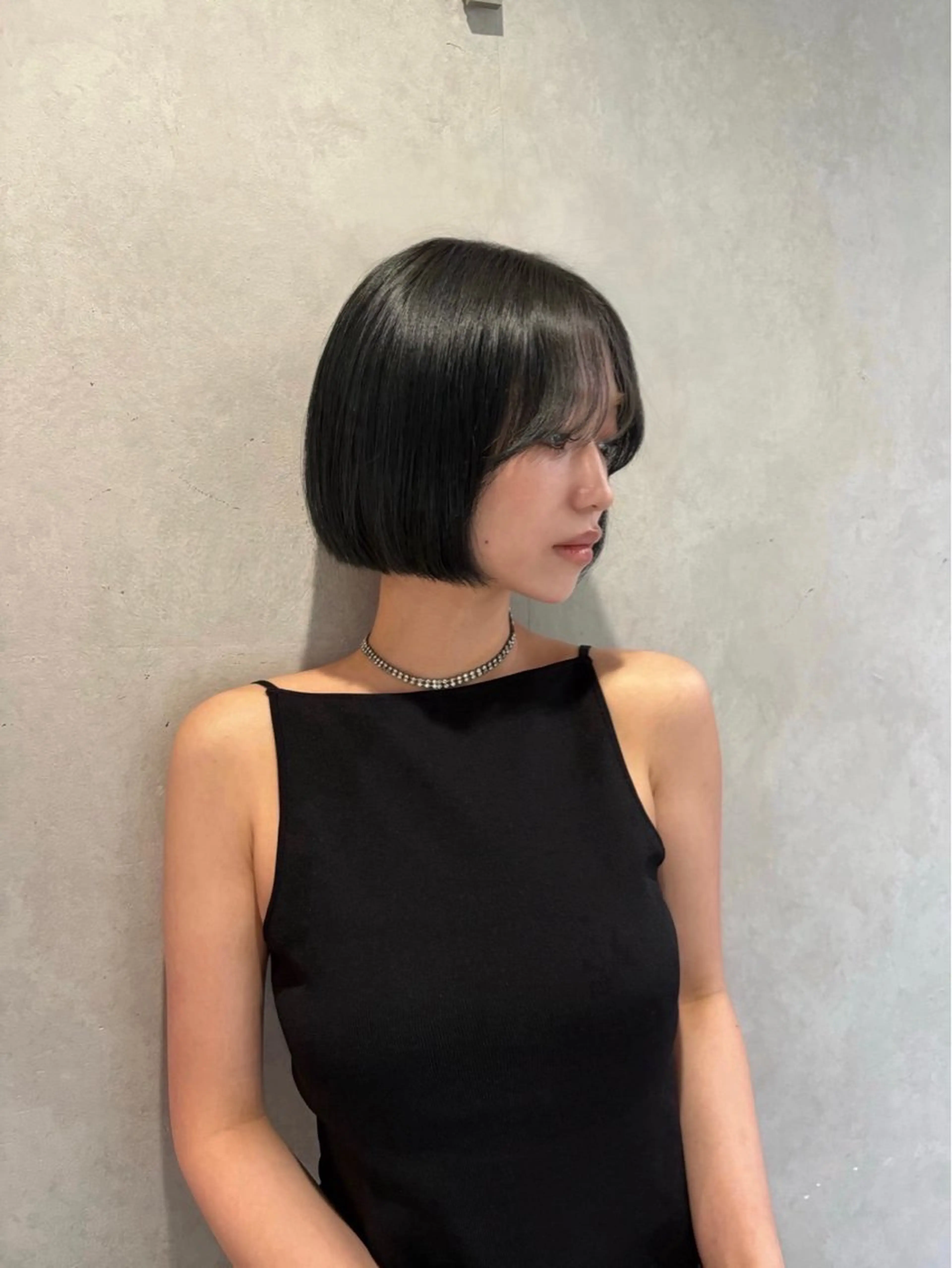 ショート カラー ショートボブ ダークグレー ボブ ショートヘア カット ヘアカラー トリートメント CHERIEブリーチ ダブルカラー　天神のヘアスタイル