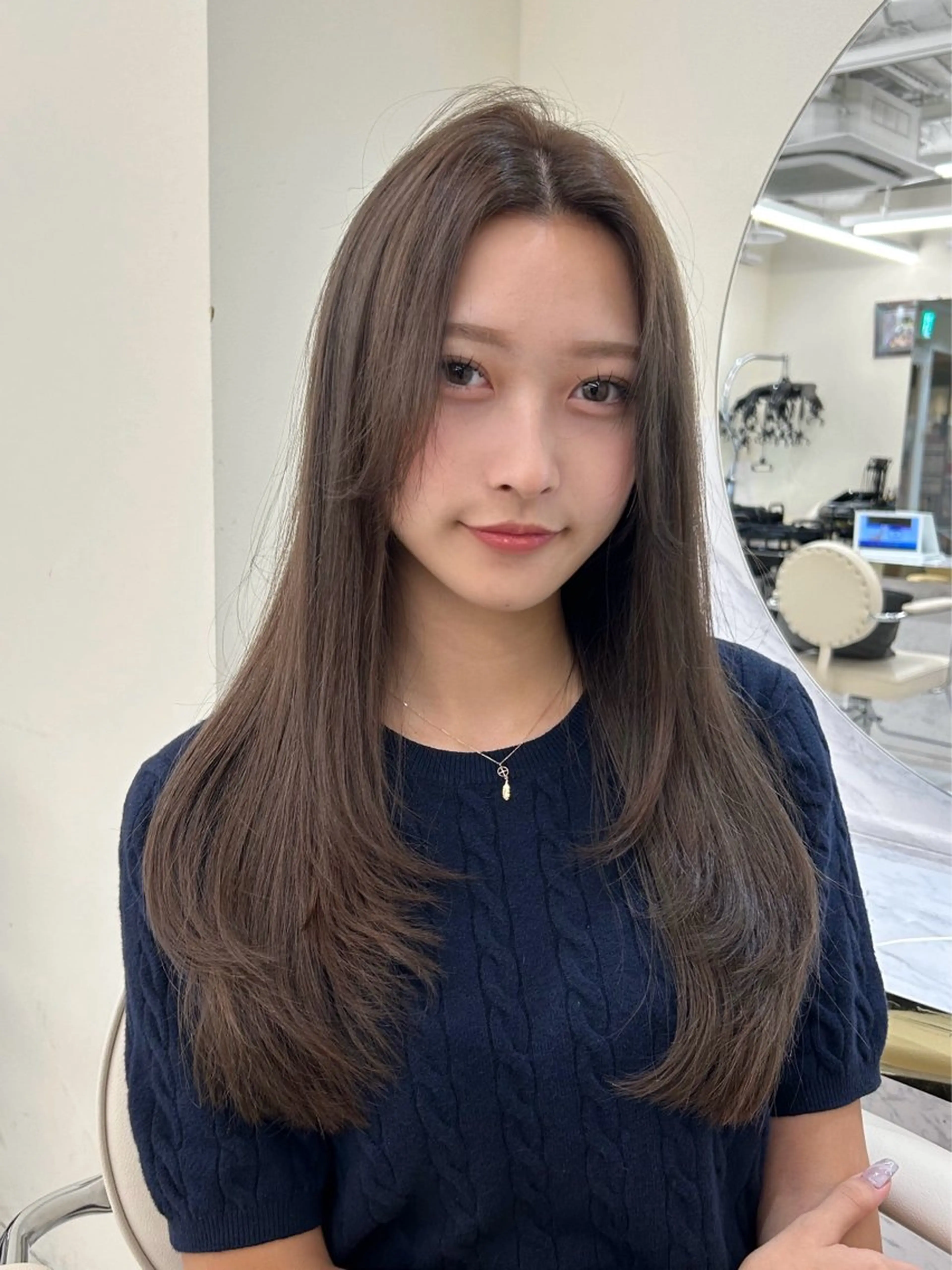 ロング カラー ヘアアレンジ アッシュ ベージュカラー ブリーチ ダブルカラー グレージュ カット ヘアカラー 縮毛矯正 トリートメント mao透明感カラー 似合わせヘアメイクのヘアスタイル