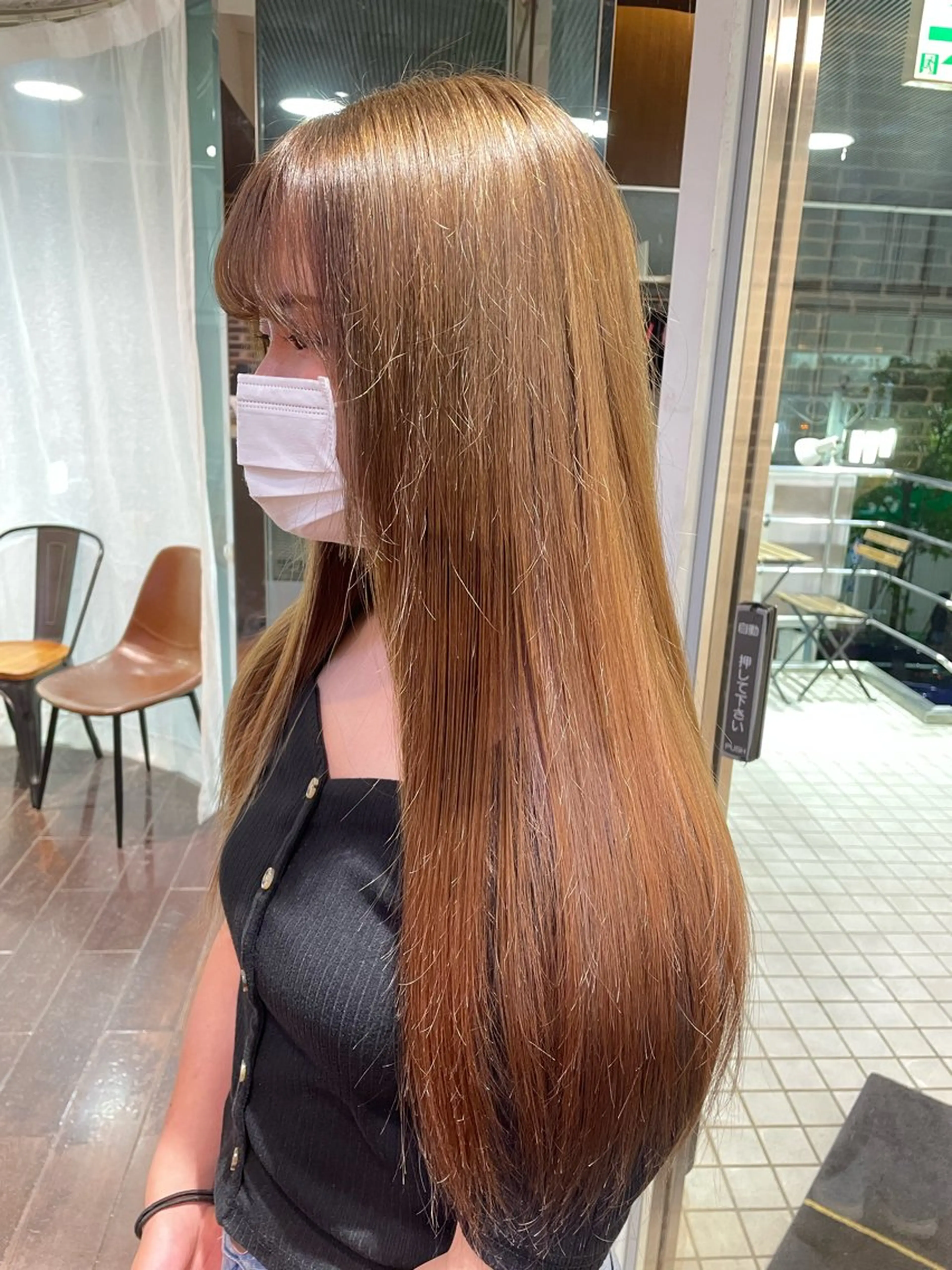 ロング カラー ベージュカラー ブリーチ デザインカラー ハイトーンカラー ミルクティーベージュ ヘアカラー メンズ/ブリーチなし サクラ🌸のヘアスタイル