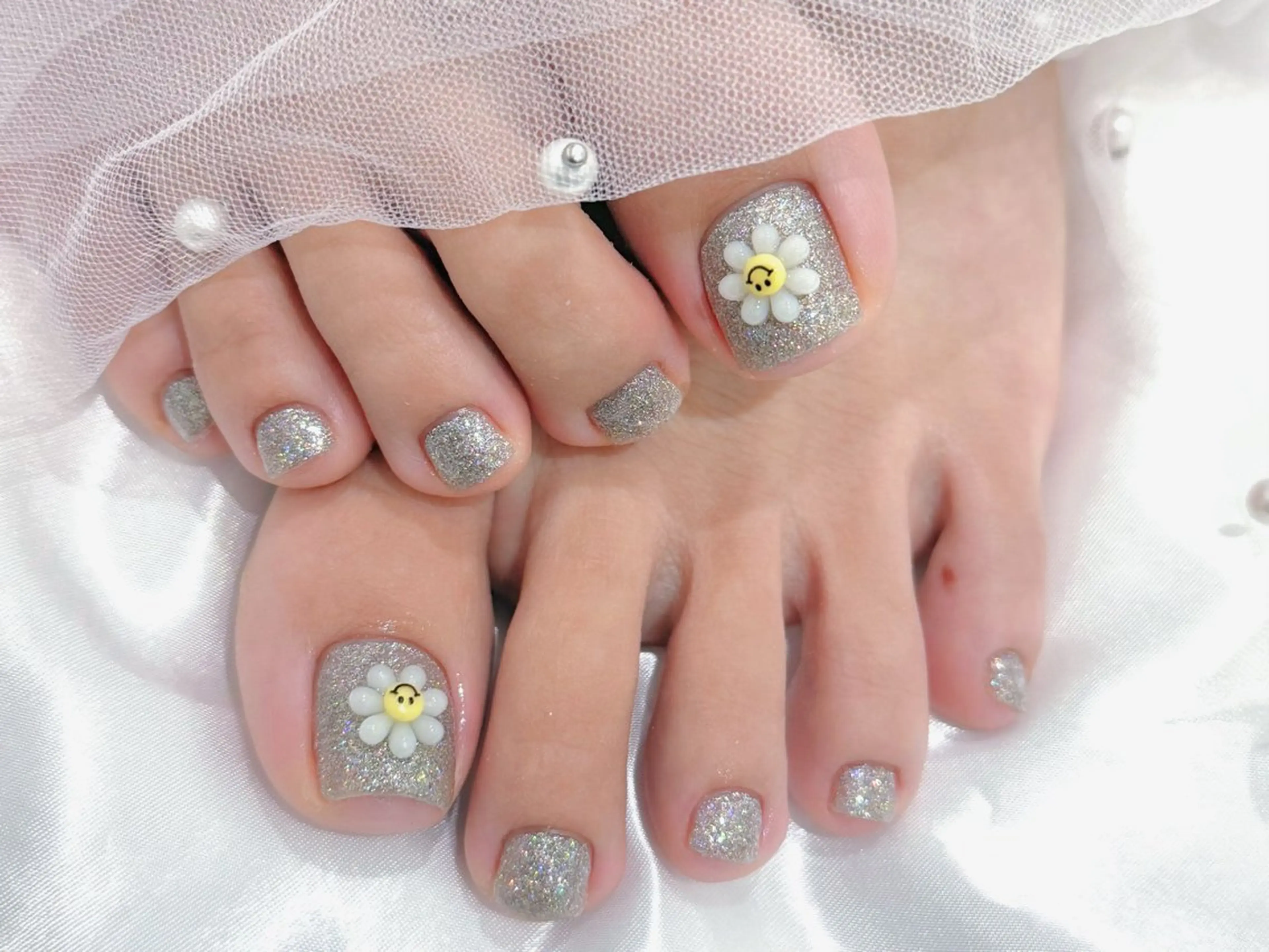 ネイル フットネイル キラキラネイル ラメ(グリッター) 夏ネイル フットネイル Lotus所属・Lotus momokaのネイルデザイン