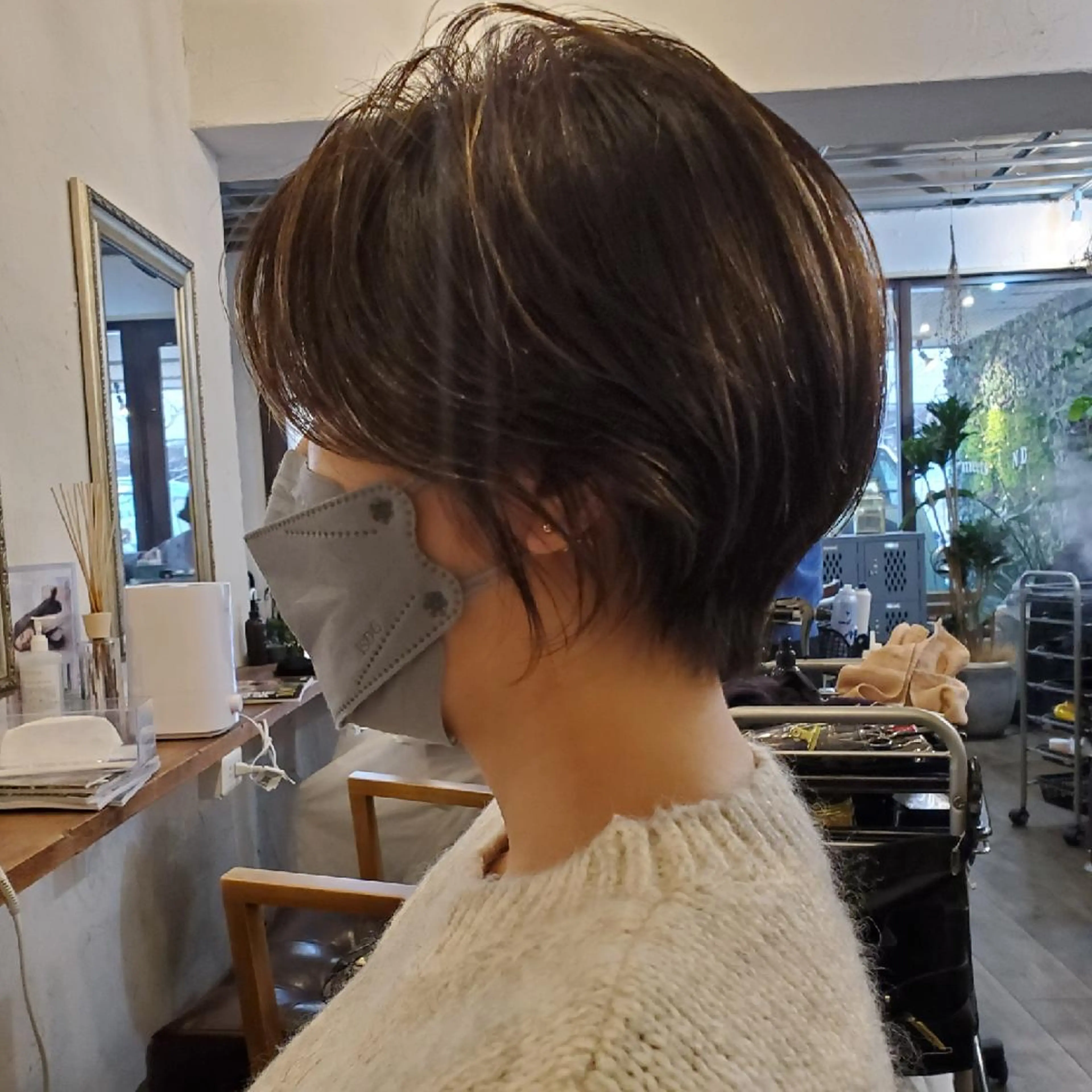 ショート カラー 切りっぱなしボブ ショートボブ ショートレイヤー ハンサムショート バレイヤージュ カット ヘアカラー トリートメント フリーランス所属・韓国ヘア レイヤー くびれヘアMATSUのヘアスタイル