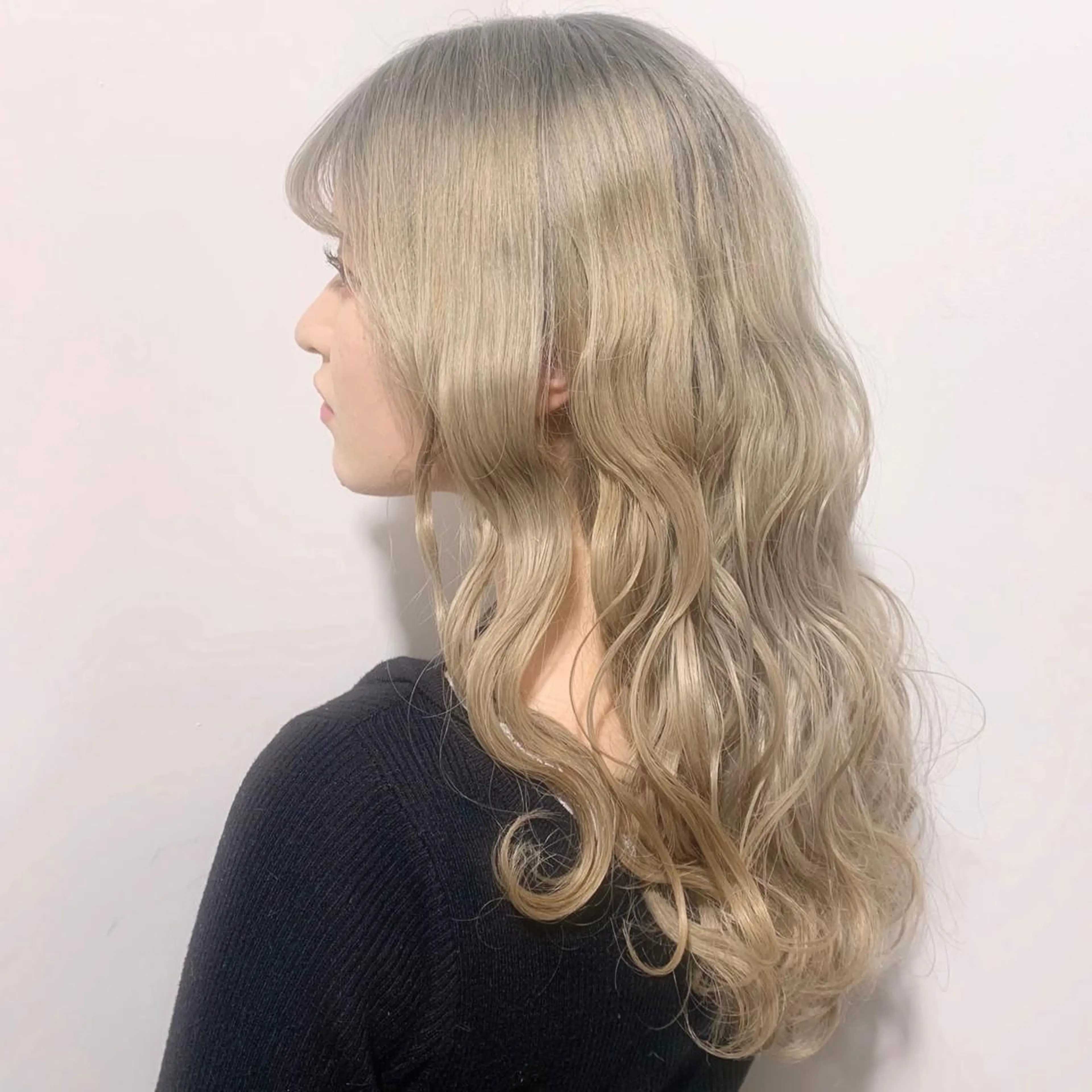 ロング カラー アディクシーカラー ベージュカラー 黒髪 ブリーチ ブルーカラー ヘアカラー 藤澤 夏実/インナーカラーのヘアスタイル