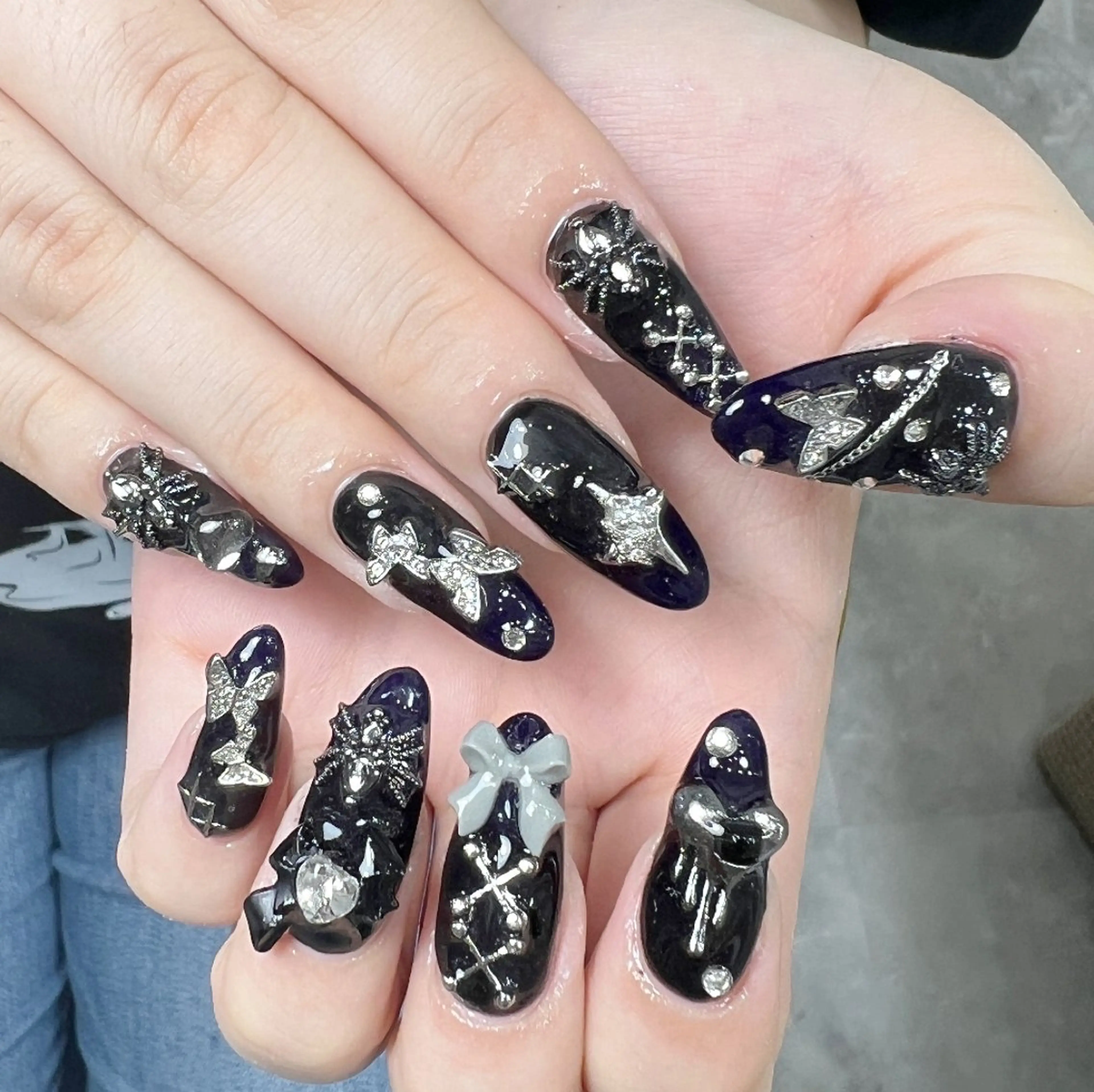 ネイル チークネイル 長さ出し フレンチネイル ジェルネイル キラキラネイル ハンドネイル UM Nail Salonのネイルデザイン