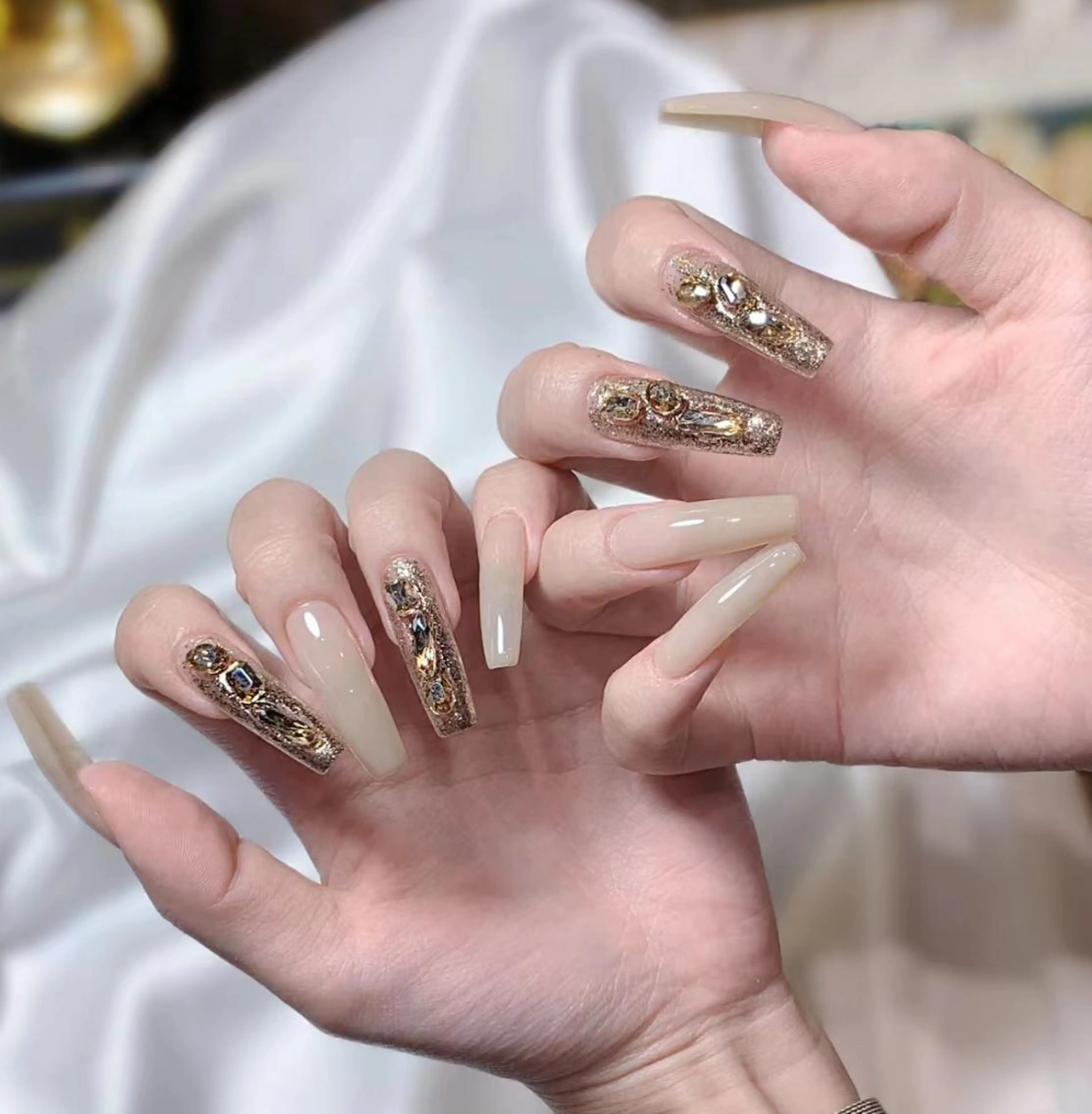 ネイル 長さ出し ネイルチップ Queens テイのネイルデザイン
