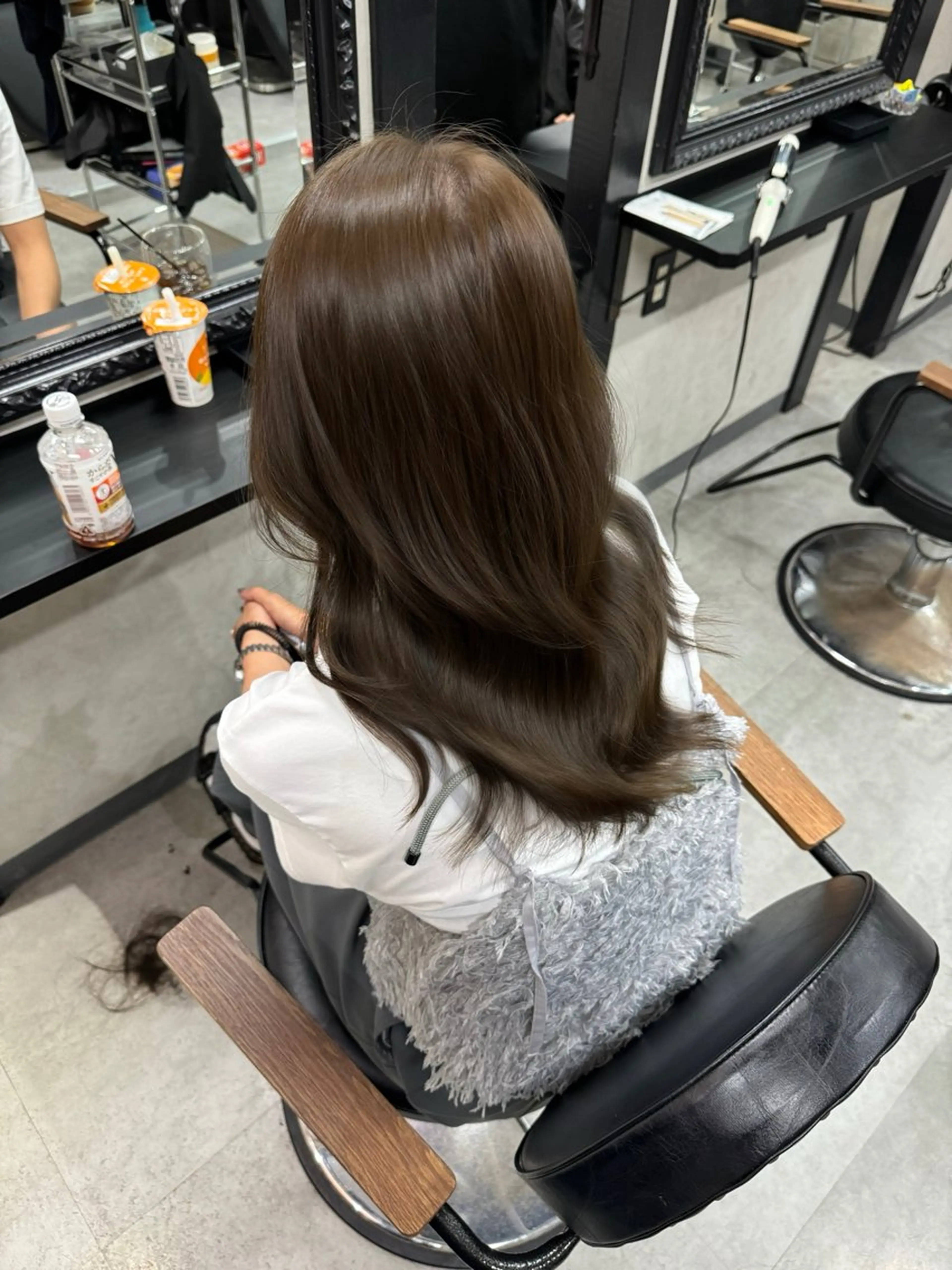 ミディアム カラー ベージュカラー ブリーチ 透明感カラー ブリーチなしカラー オリーブベージュ カット ヘアカラー トリートメント esu 心斎橋店所属・mana／ブリーチ なし／ベージュ／暖色のヘアスタイル