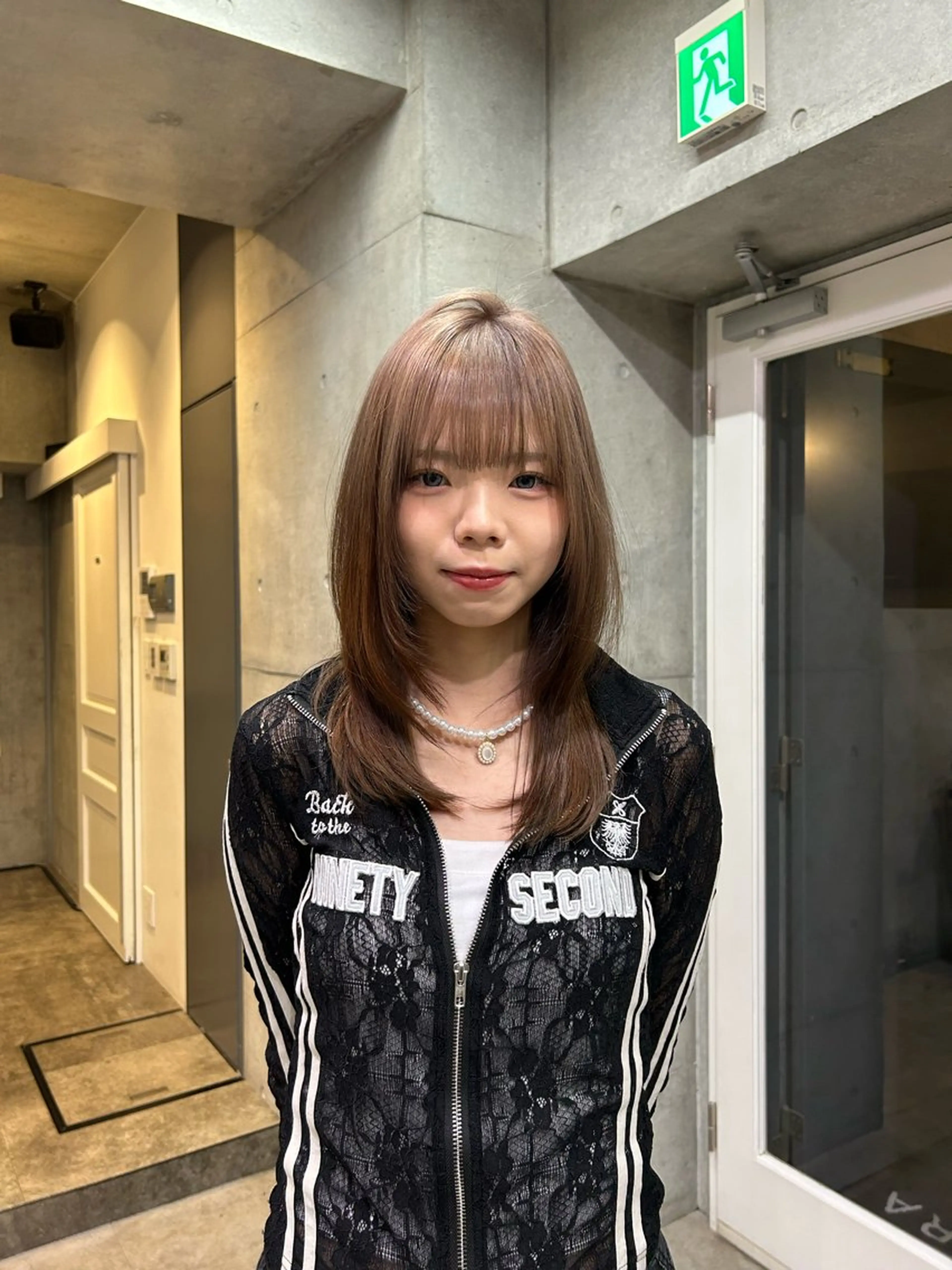 ミディアム カラー ブリーチ 抜きっぱなしブロンド ブロンド ケアブリーチ デザインカラー ブリーチ⌇﻿ベージュ ハイトーン⌇﻿ヒロトのヘアスタイル