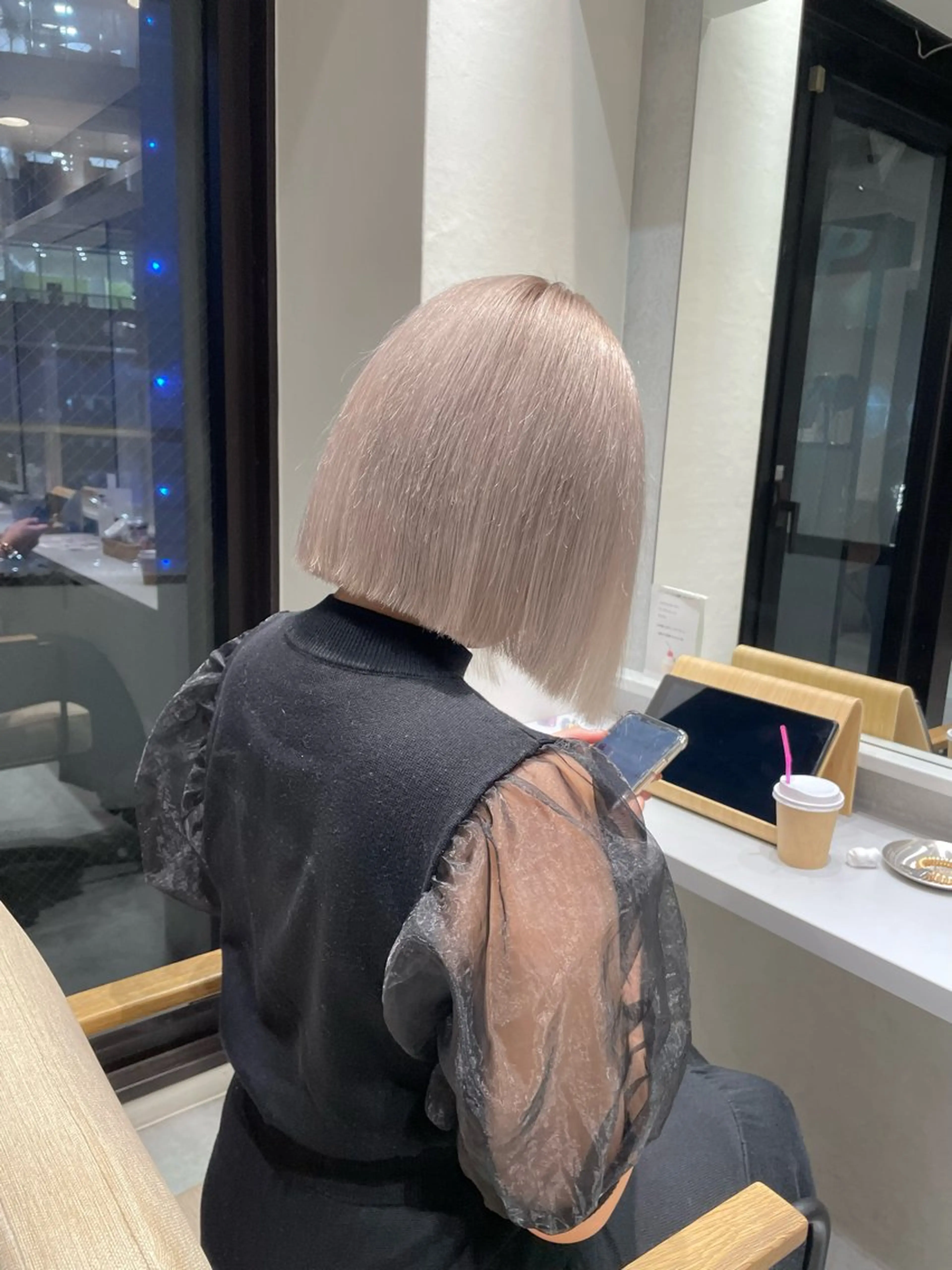 ショート カラー ブリーチ グレージュ ヘアカラー トリートメント fuka/梅田/ ミルクティーベージュのヘアスタイル