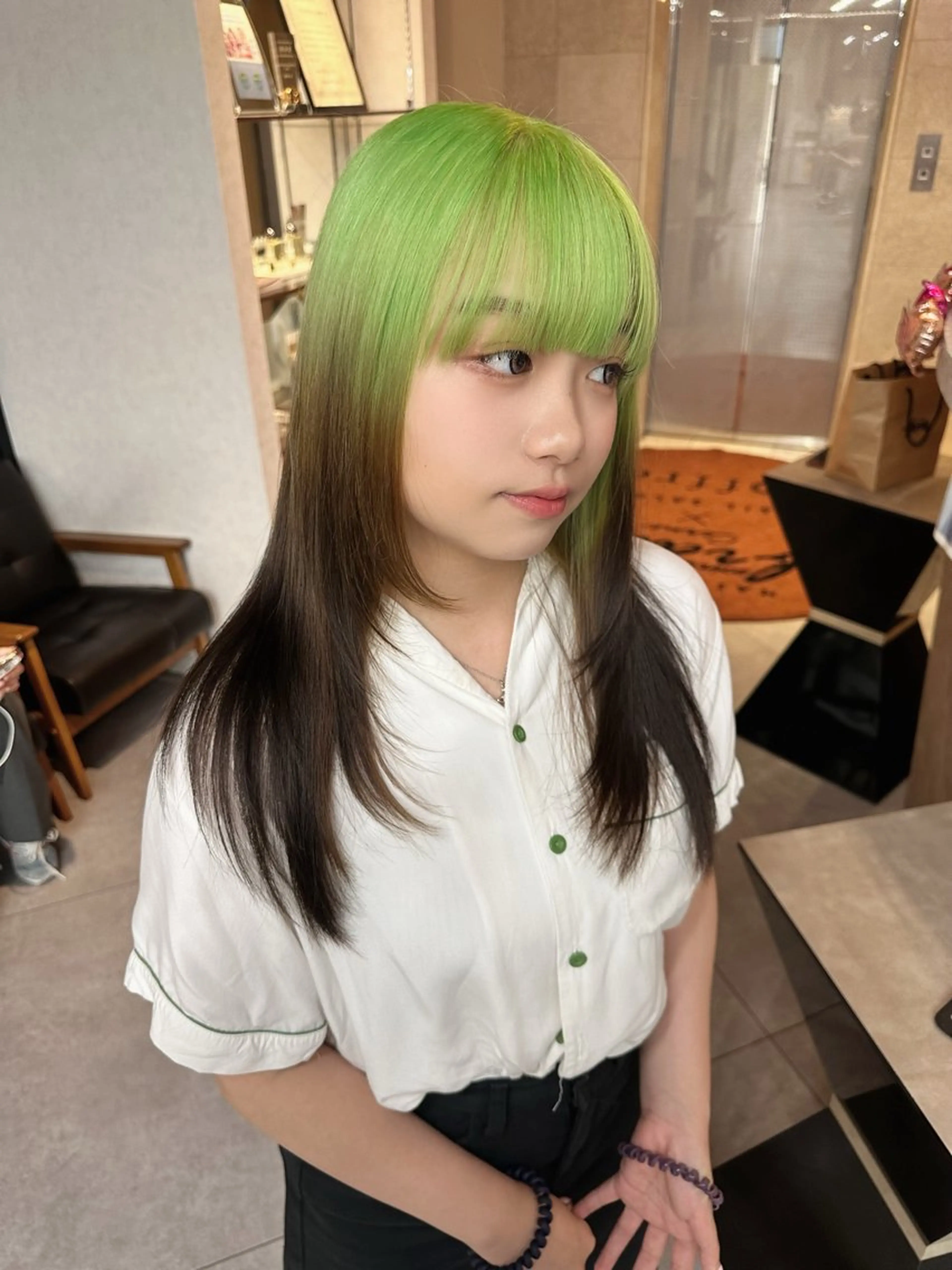 ロング カラー ヘアカラー トリートメント ウルフとハイトーン みっちー✂️のヘアスタイル