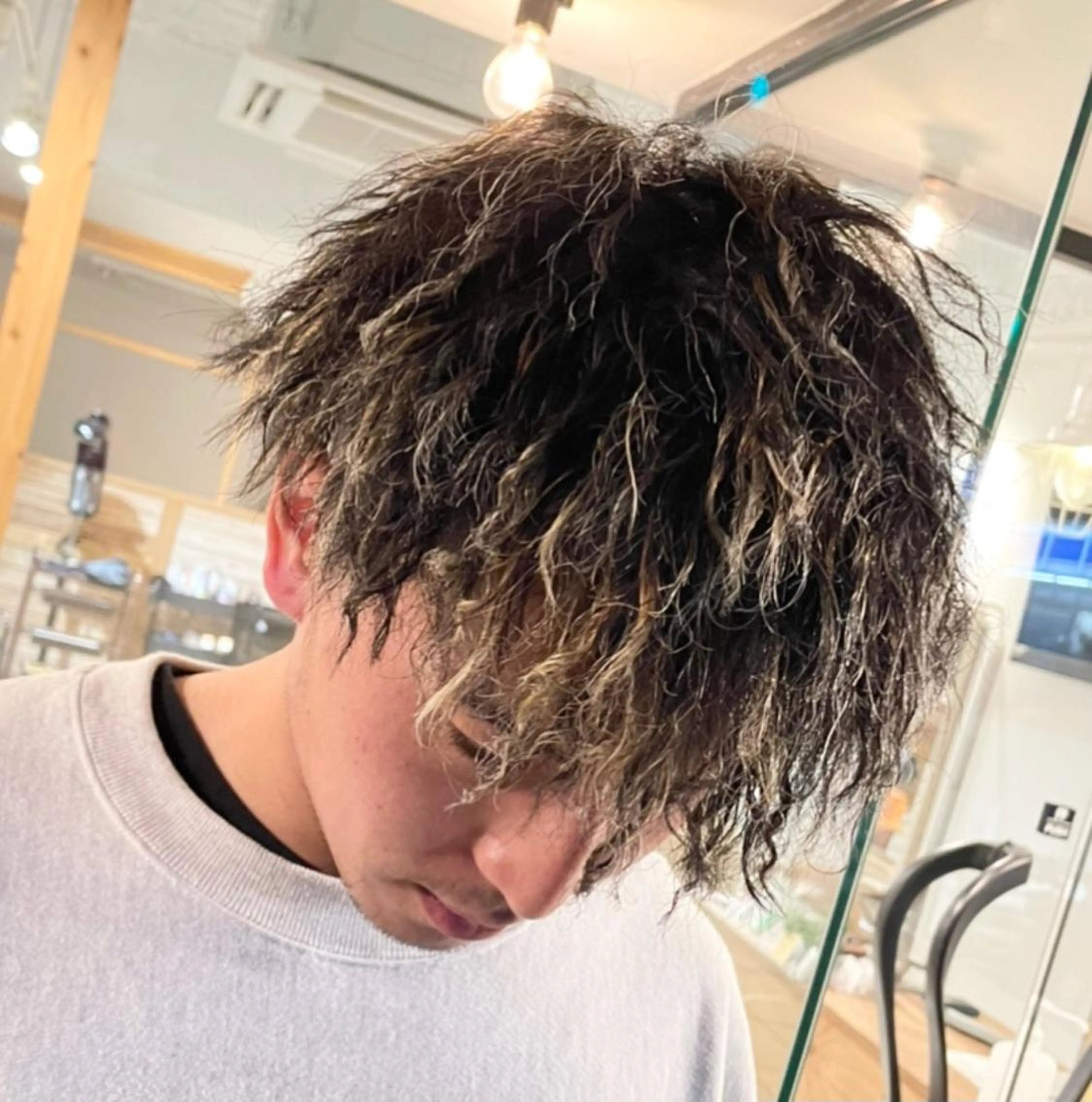 ミディアム ミディアムパーマ ツイストパーマ 渋谷 ミモザワークス タニグチヨシユキのヘアスタイル
