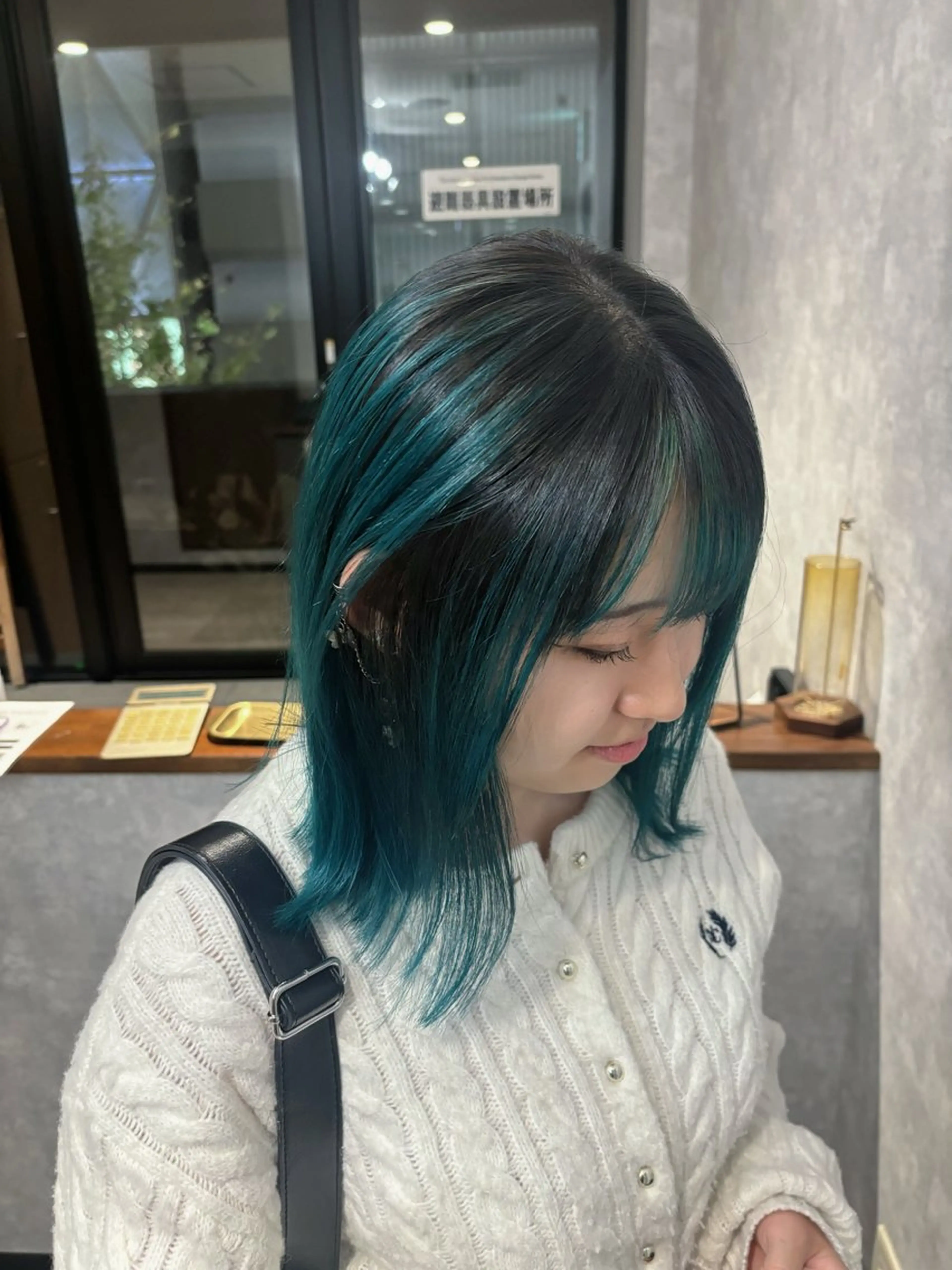 ミディアム カット ヘアカラー トリートメント 🌐NATSUMI 🌐【寒色カラー】のヘアスタイル