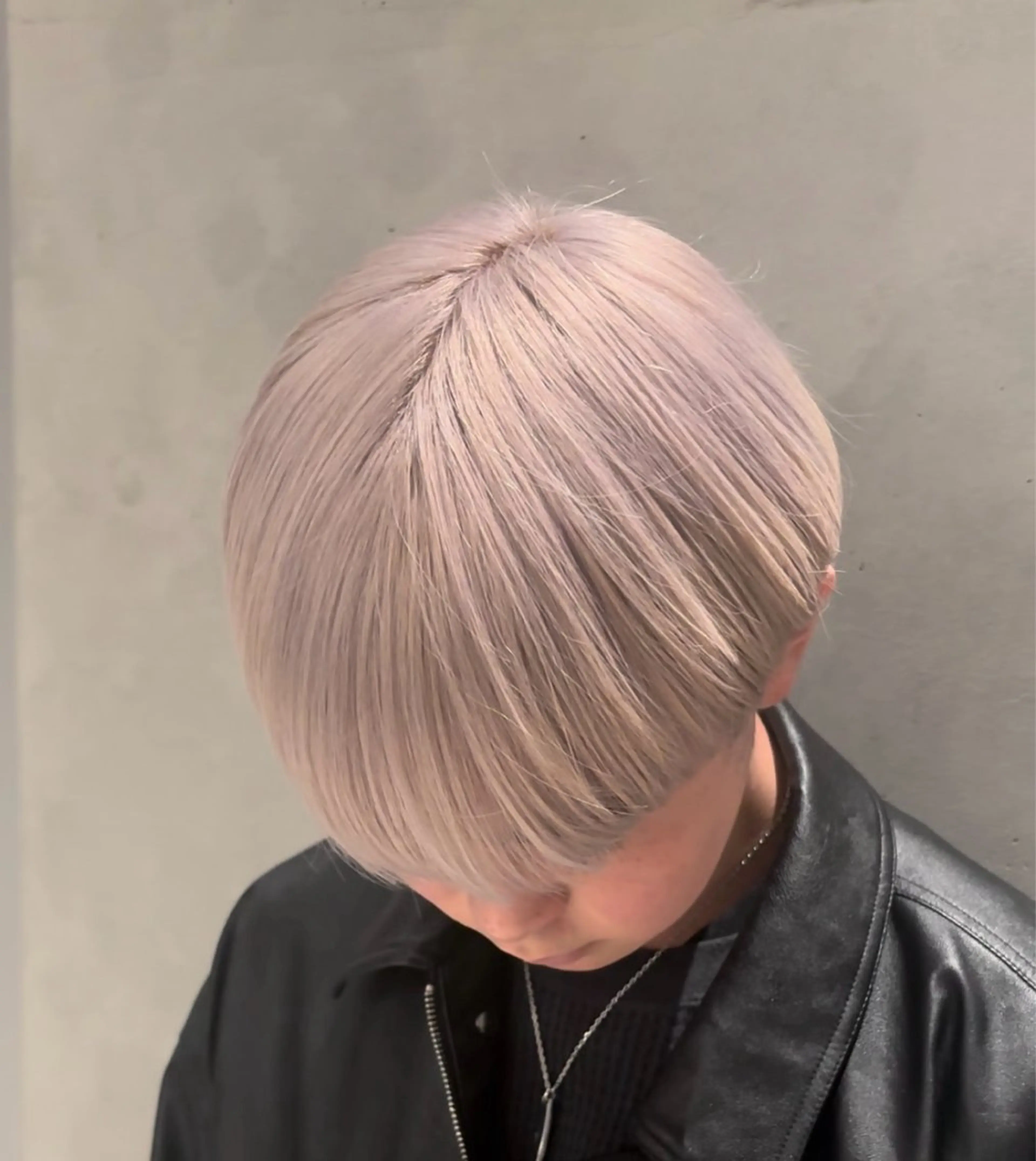 ショート カラー メンズ 髪質改善ブリーチ 森崎雄斗のヘアスタイル