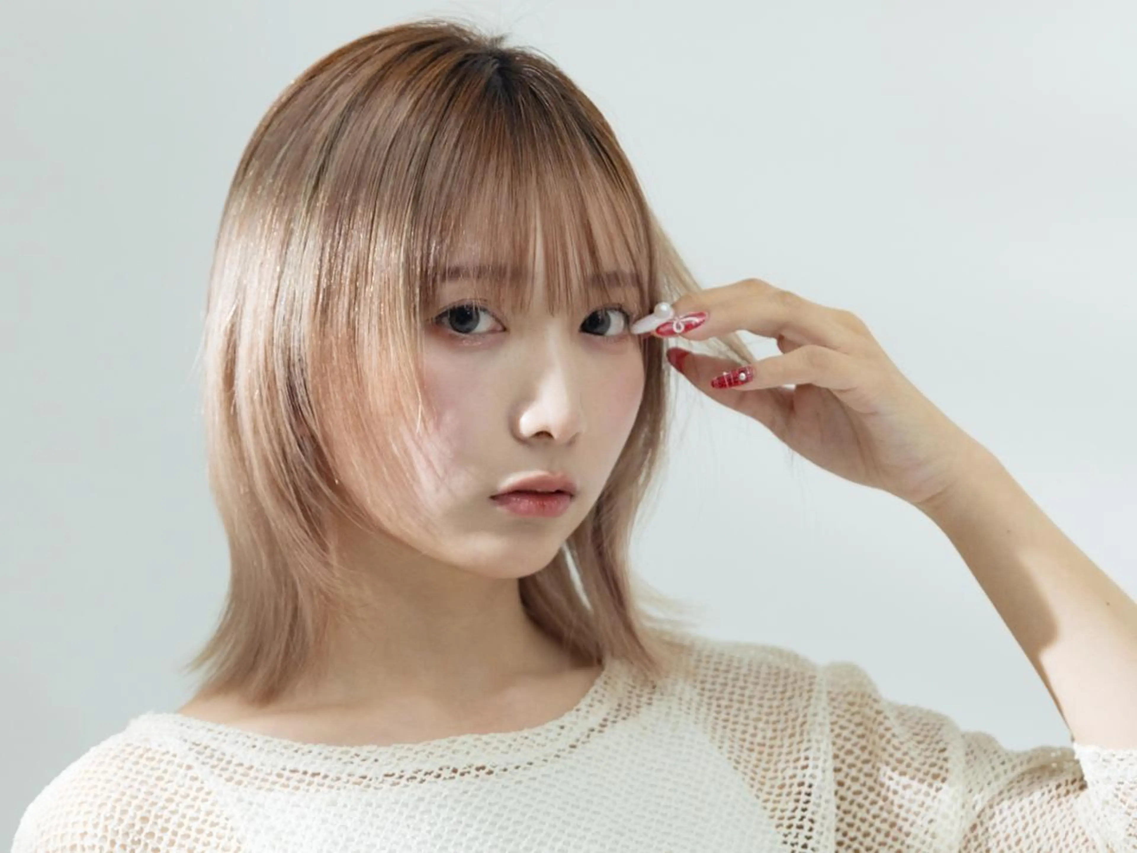 ミディアム カラー ブリーチ 透明感カラー ダブルカラー レイヤーカット アース越谷 レイクタウン店のヘアスタイル