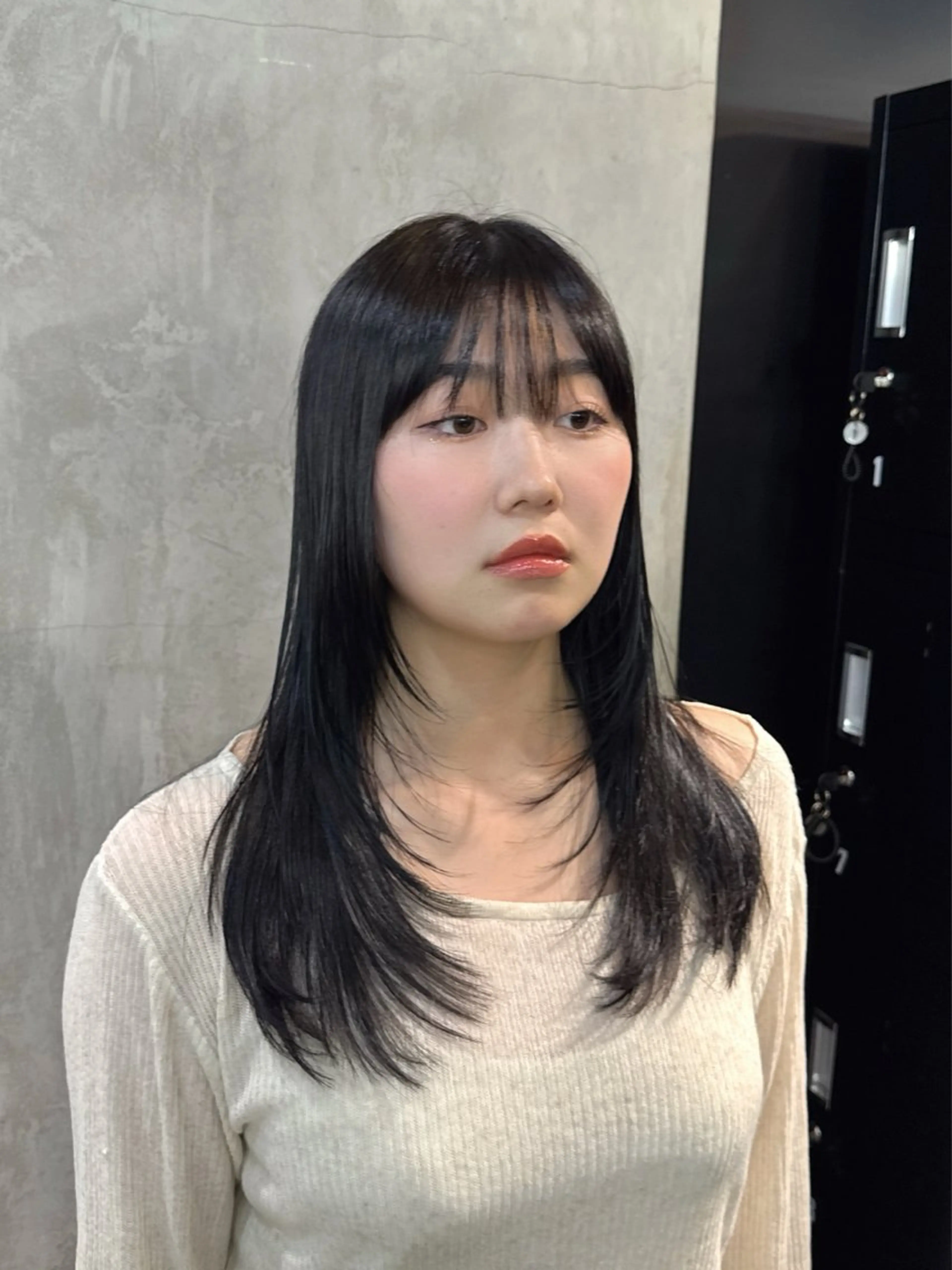 ミディアム カット ヘアカラー トリートメント ヘアセット ザクザクレイヤー 🍀/カラー/小田のヘアスタイル
