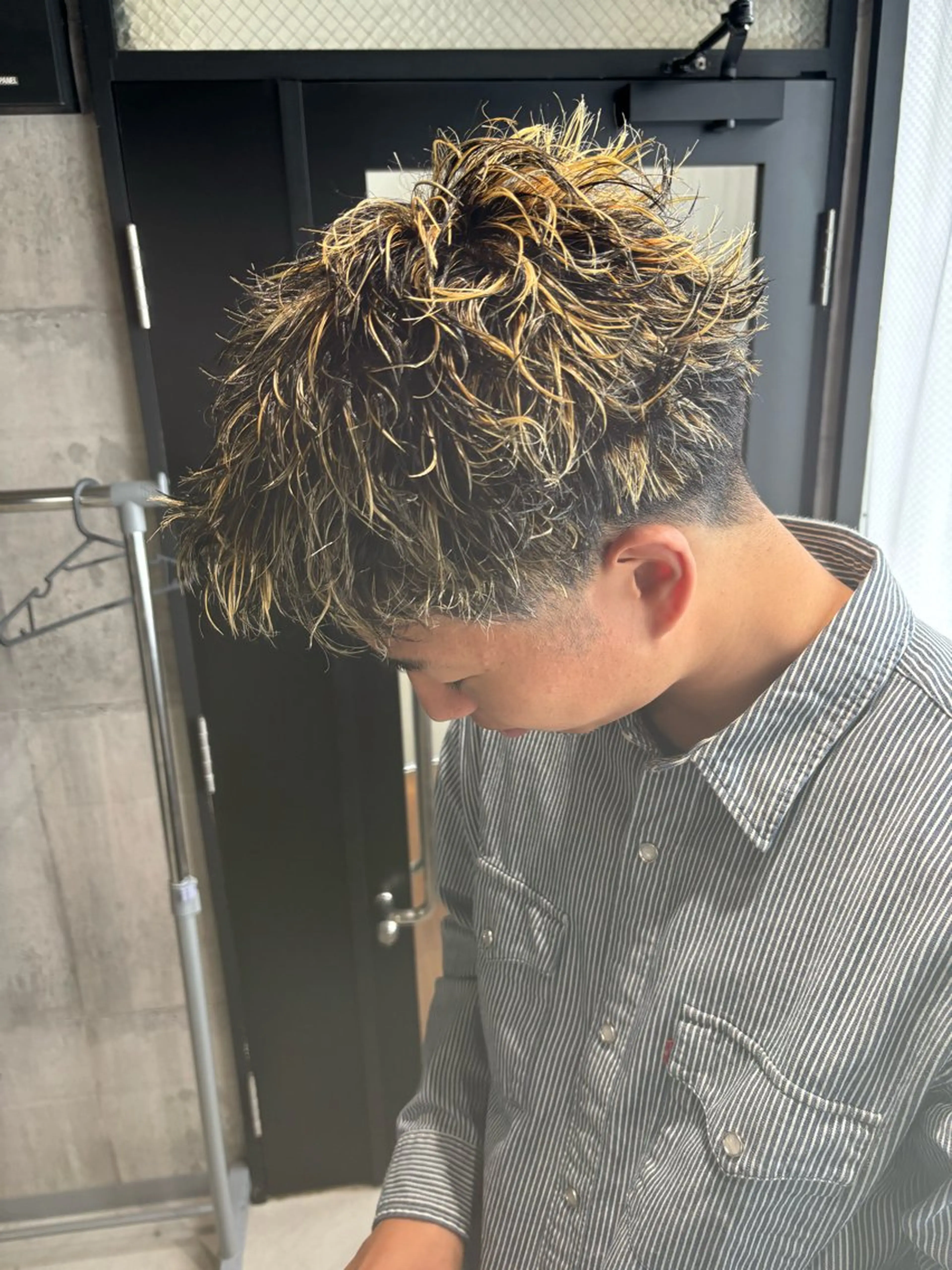 カラー メンズ メンズハイライト ハイライトカラー カット ヘアカラー トリートメント _white【京橋店】所属・_WHITE / KENTOのヘアスタイル