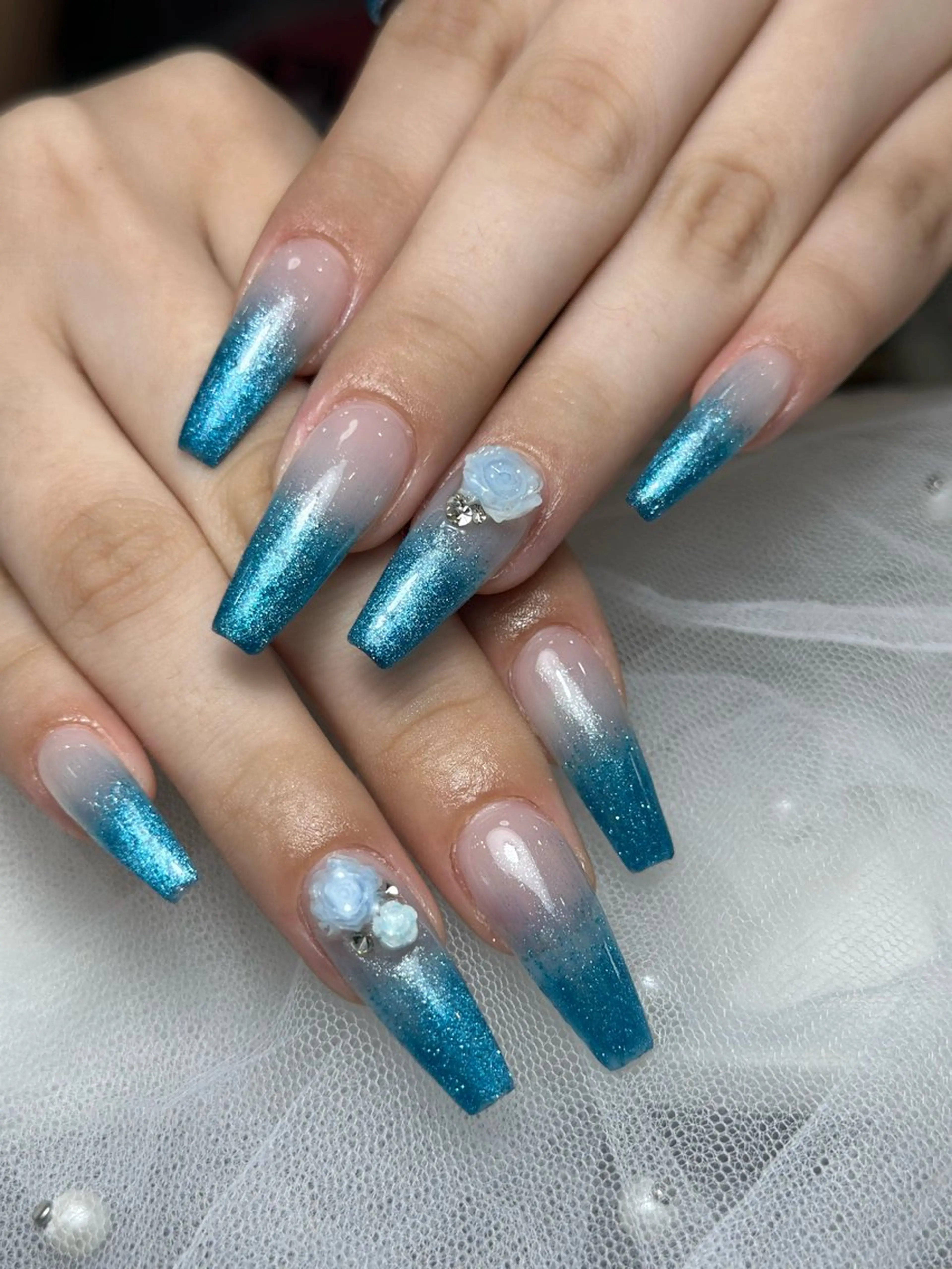 ネイル フレンチネイル グラデーション 韓国ネイル マグネットネイル シンプルネイル ハンドネイル CoMo Nail Studio所属・CoMo Nailのネイルデザイン