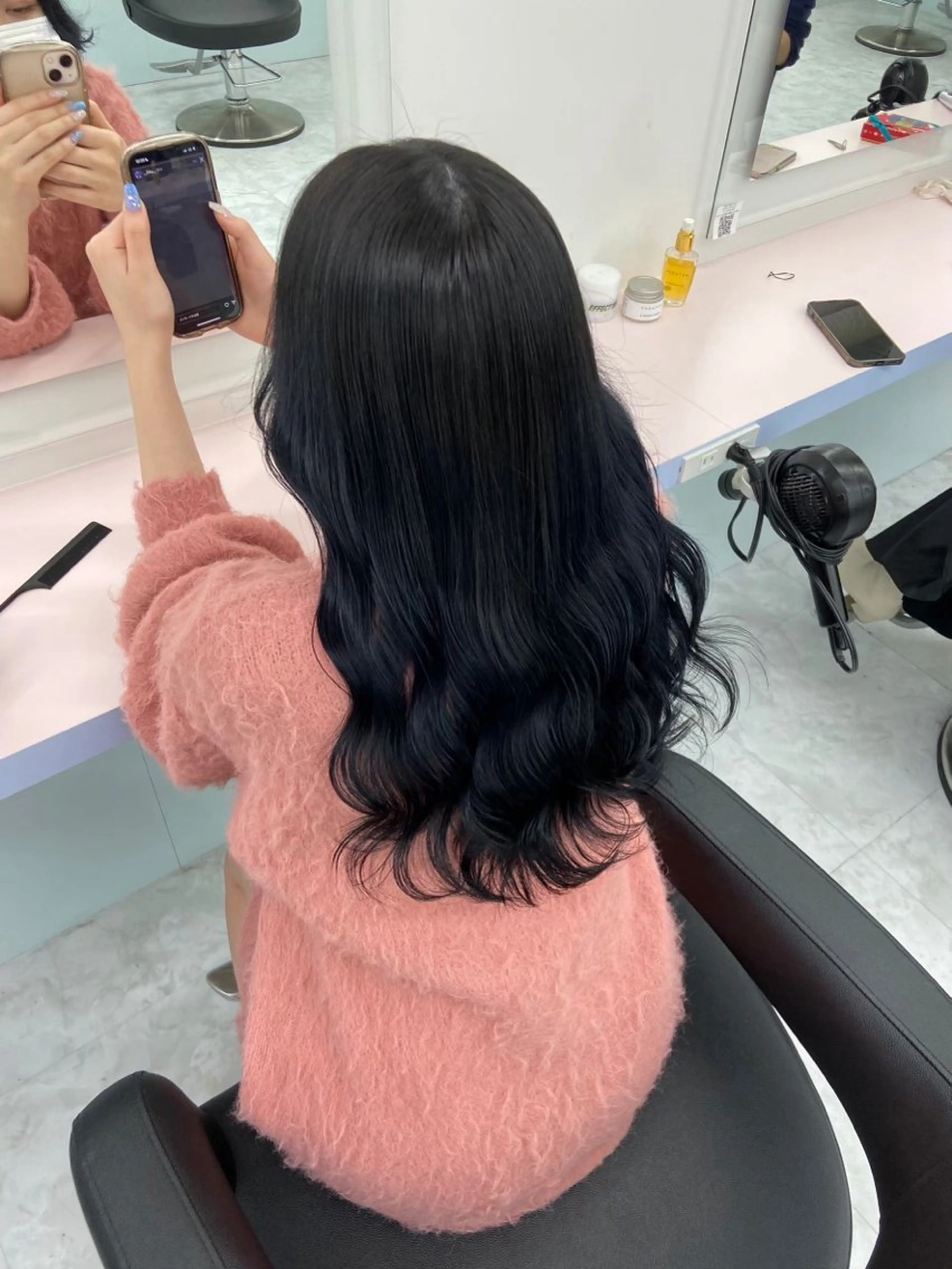 ロング カラー パーマ ヘアアレンジ 透明感ブリーチカラー 🌈TOMOHIROのヘアスタイル