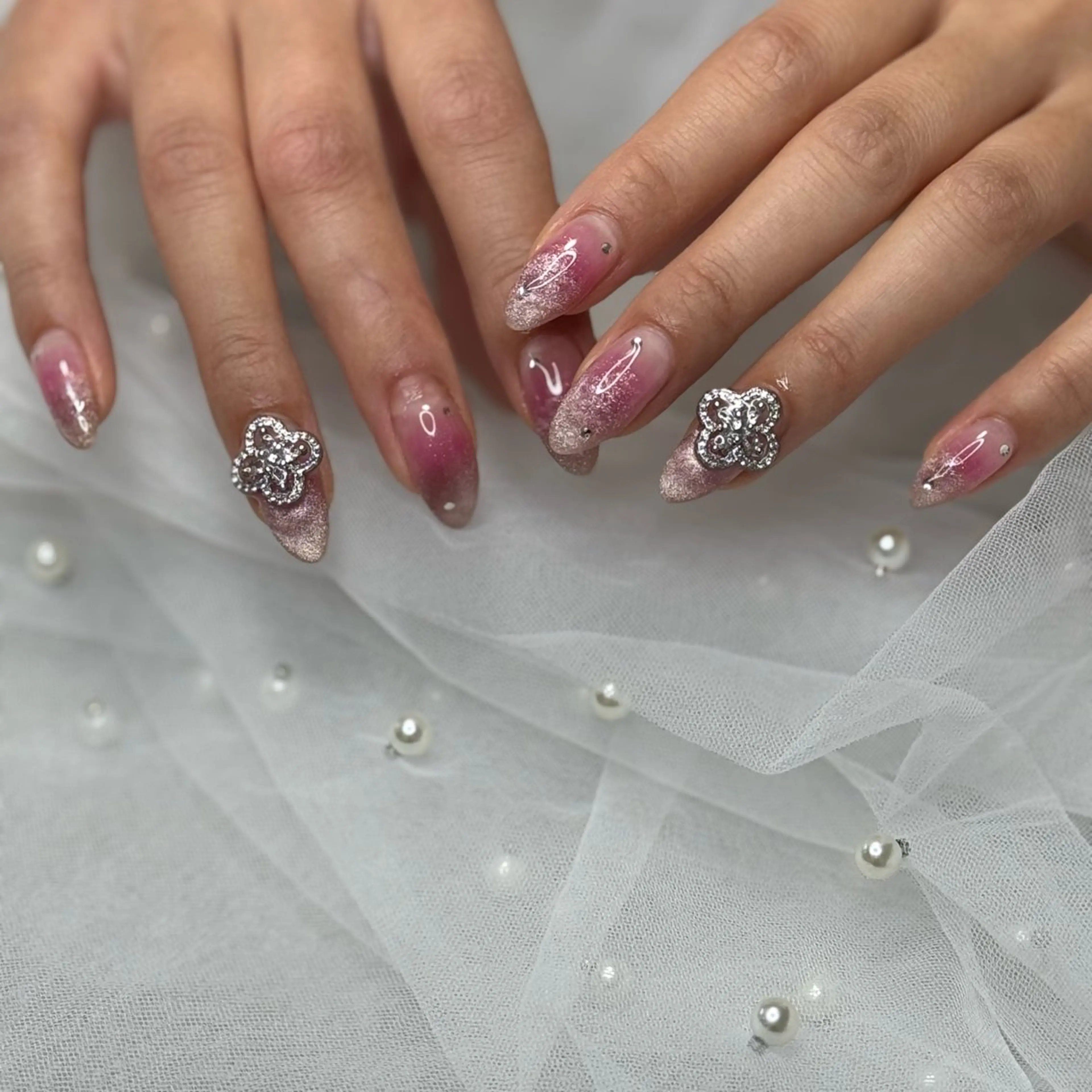 ネイル チークネイル グラデーション マグネットネイル ハンドネイル VENa eye＆ nail salonのネイルデザイン
