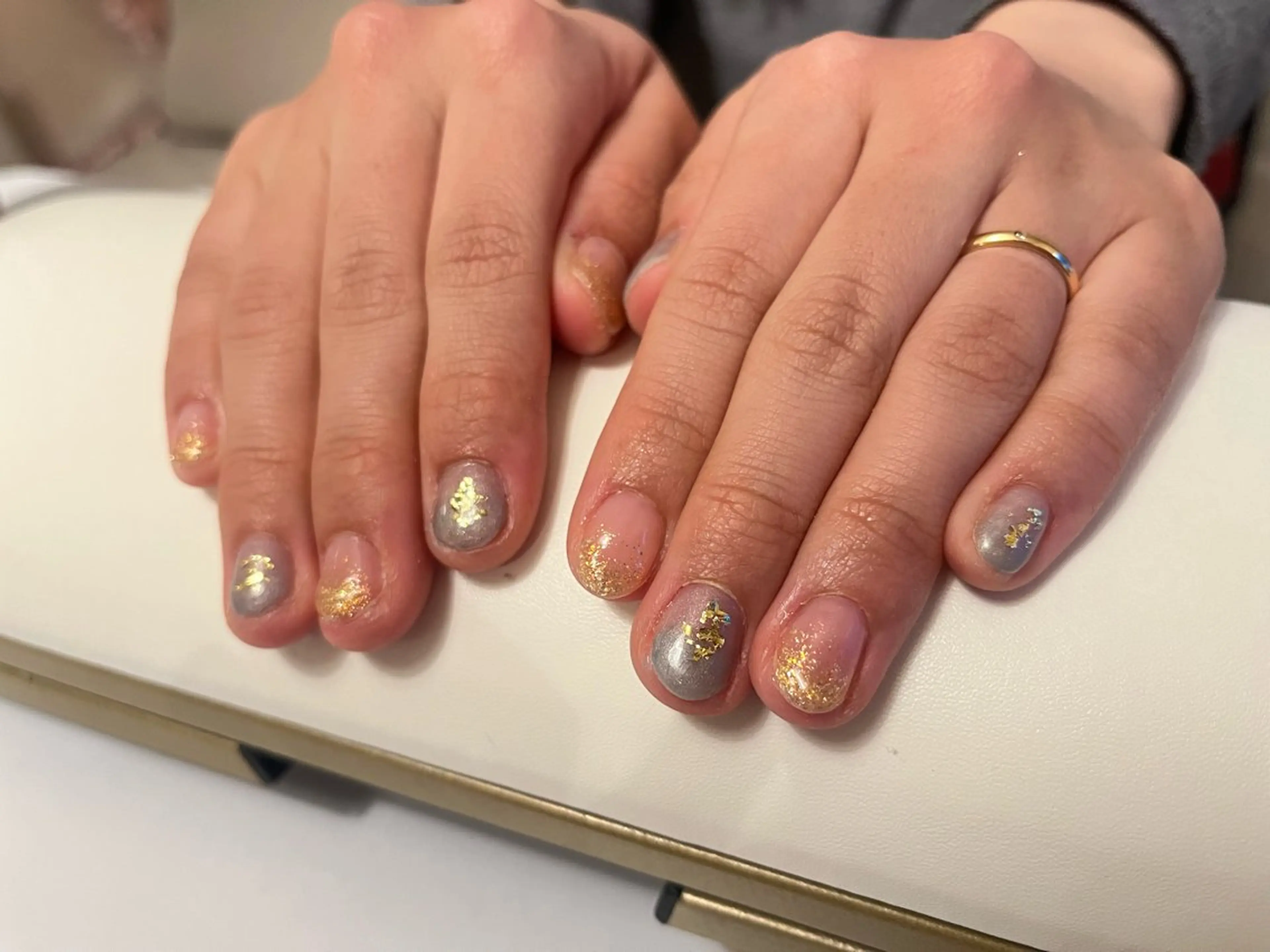 ネイル グラデーション ラメ(グリッター) ラメグラデーション アイ&ネイルサロン リスブラン 日本橋小伝馬町店所属・リスブラングループ ヨネカワのネイルデザイン