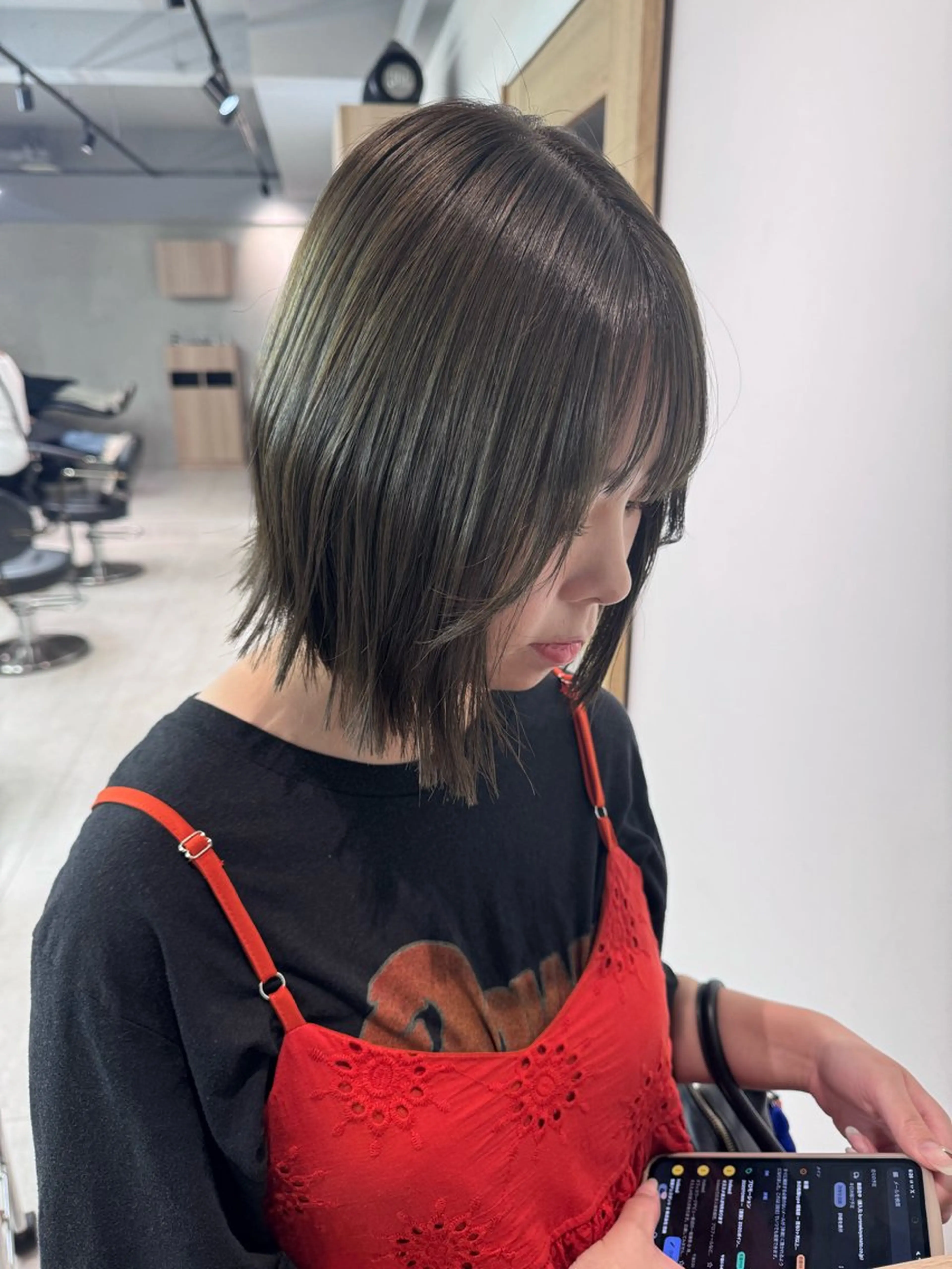 ミディアム カラー ベージュカラー オリーブベージュ カット ヘアカラー 顔周りレイヤー /kokoro🦮のヘアスタイル