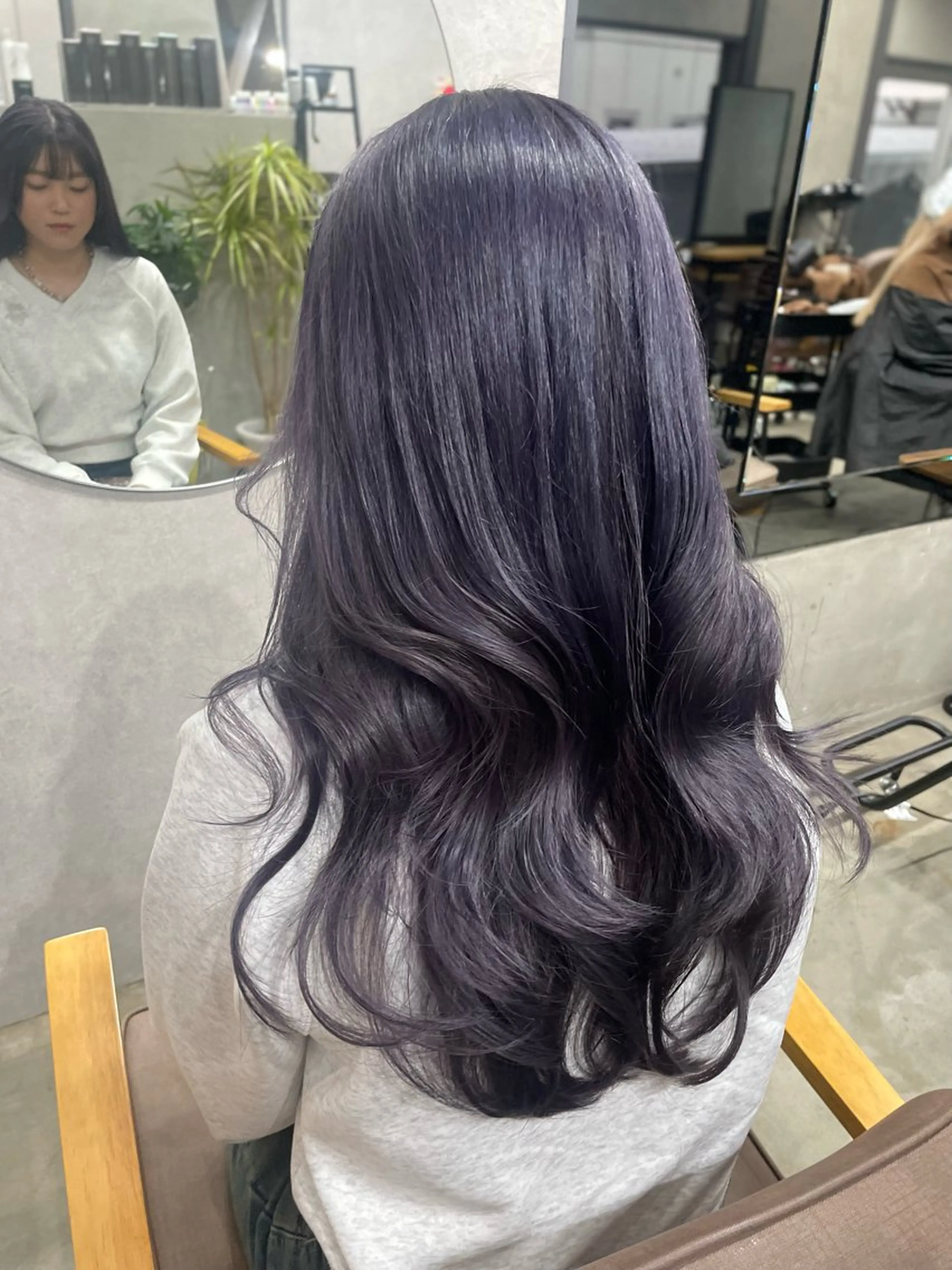 ロング カラー グレージュ ラベンダーカラー ラベンダーグレージュ ラベンダーグレー AIRI layer cut hairのヘアスタイル