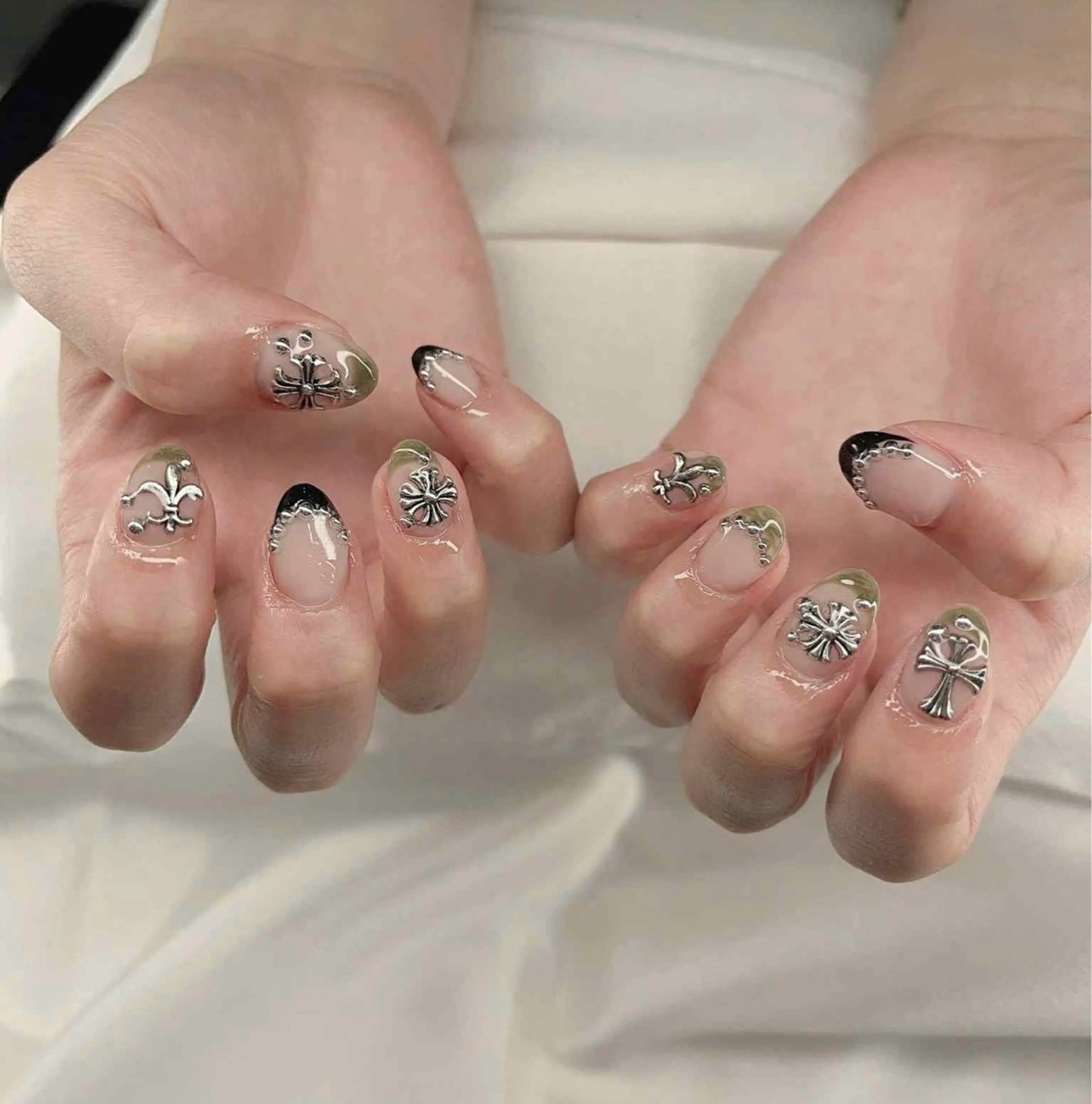 ネイル アートネイル チークネイル 長さ出し フットネイル フレンチネイル Lily nails studio所属・Lily nails studioのネイルデザイン