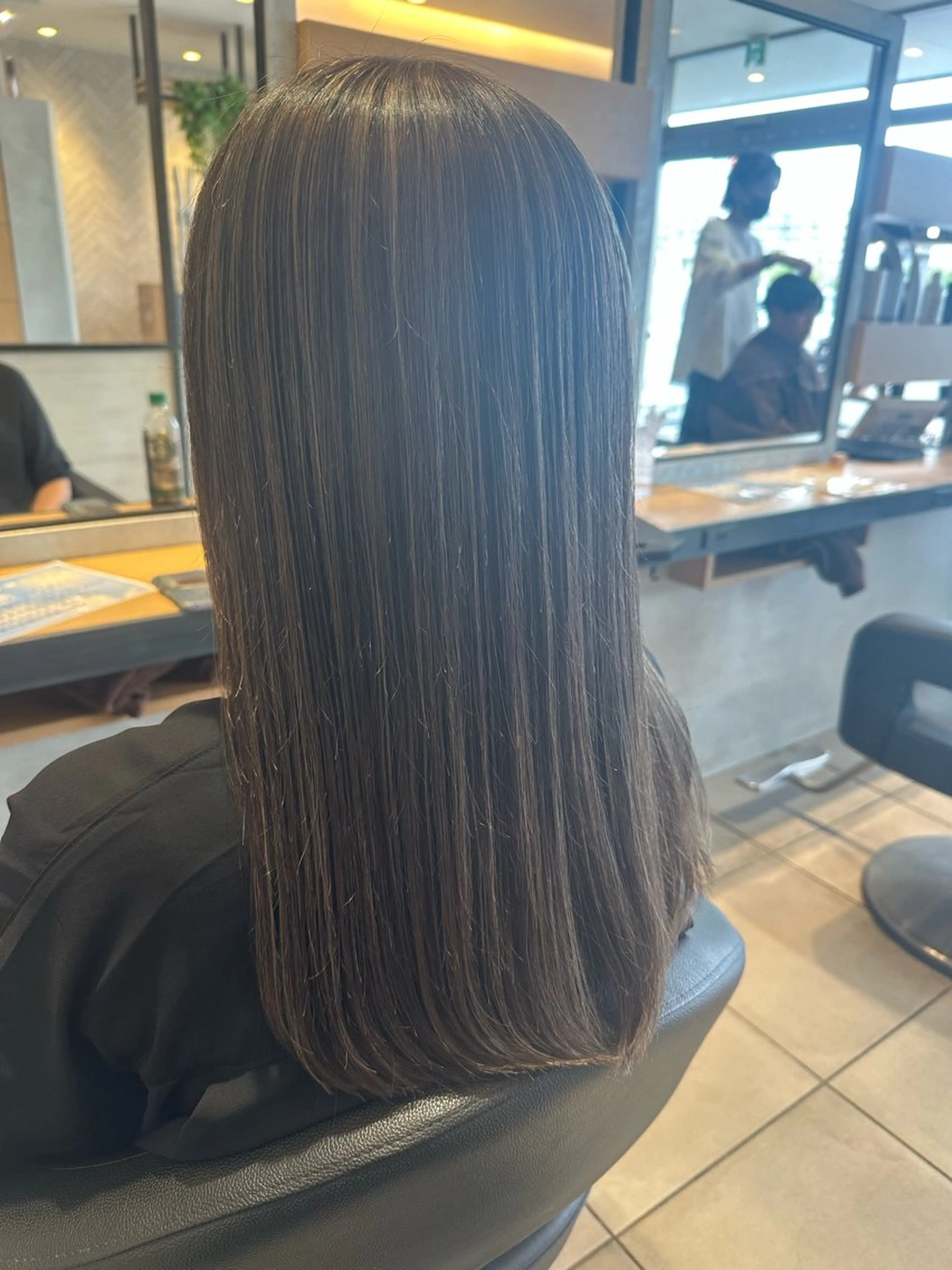 カラー ハイライトカラー 福井 美夢のヘアスタイル
