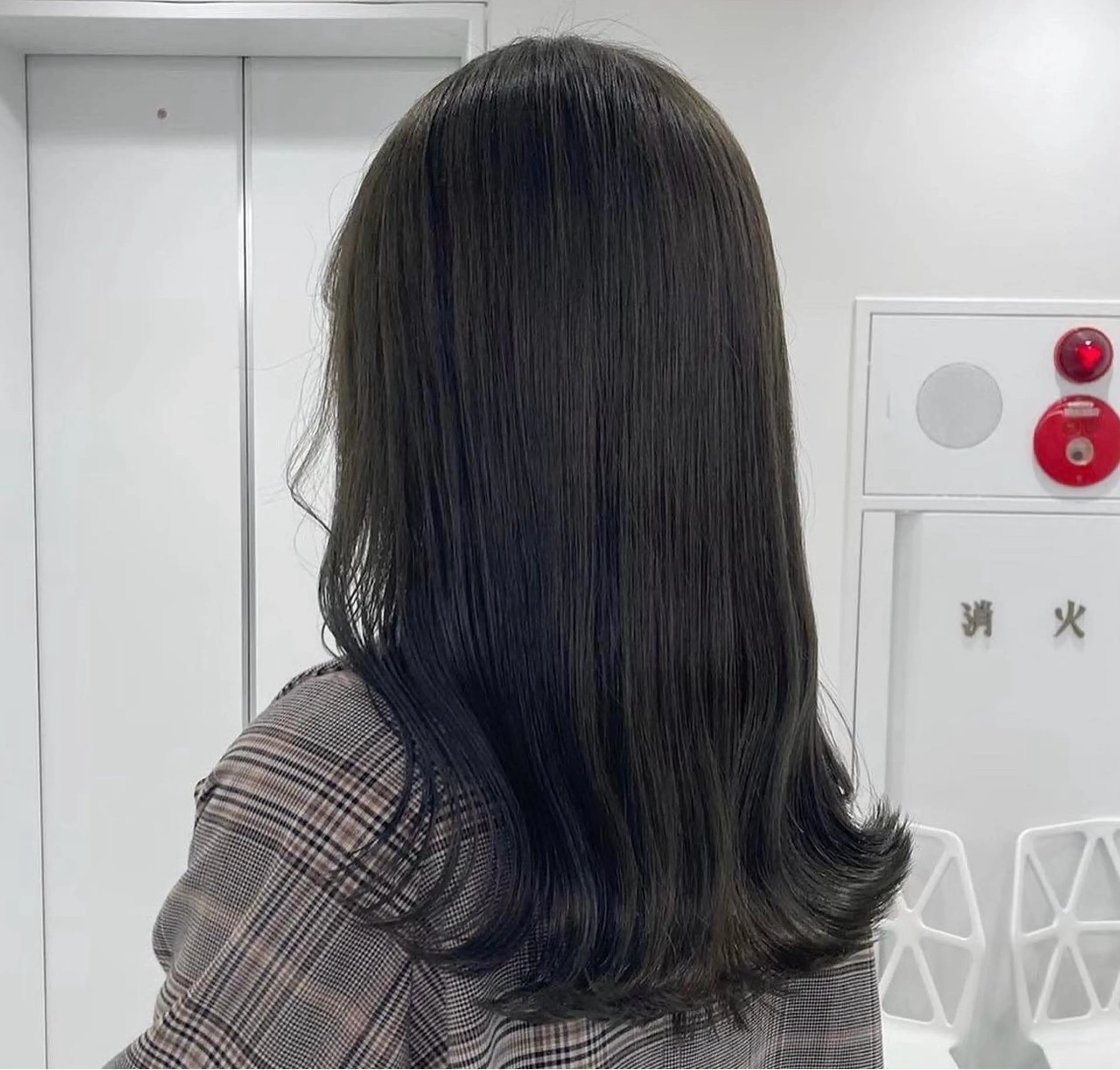 ミディアム カラー 🩵色落ち可愛い 寒色カラー🩵のヘアスタイル