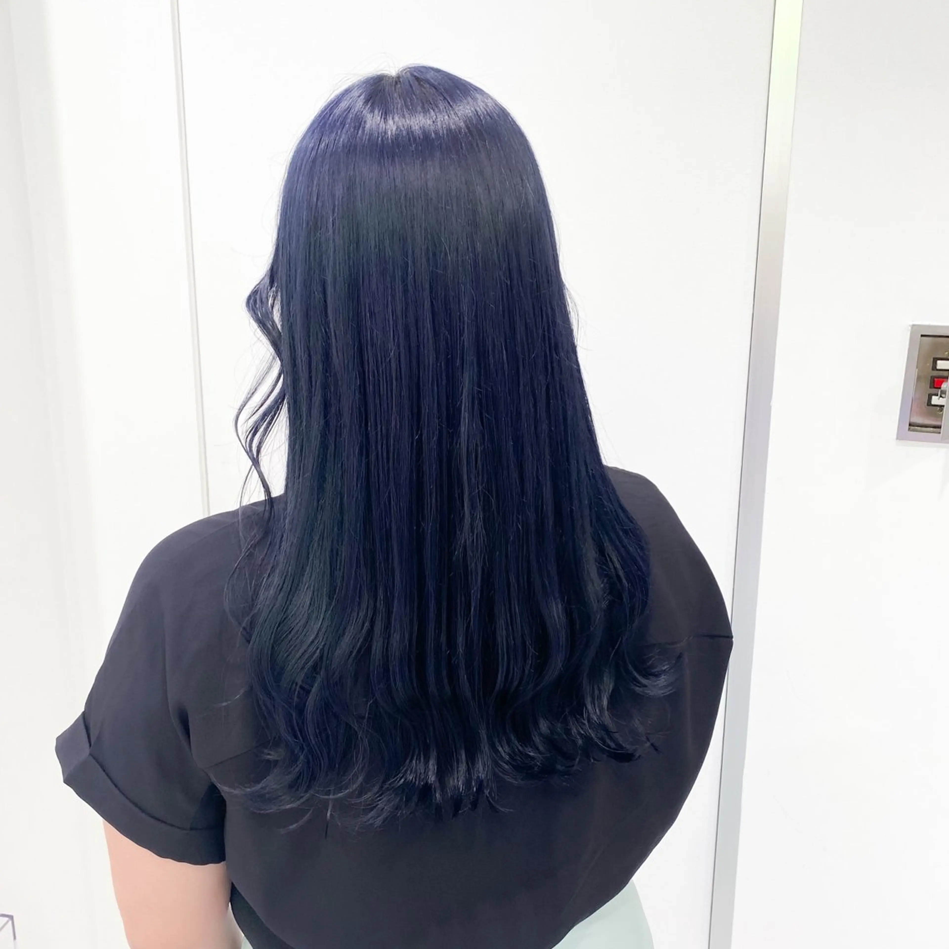 ロング カラー ヘアアレンジ ブリーチ ブルーカラー 透明感カラー ダブルカラー 髪質改善 グレージュ✖️ 暗髪カラーHoutoのヘアスタイル