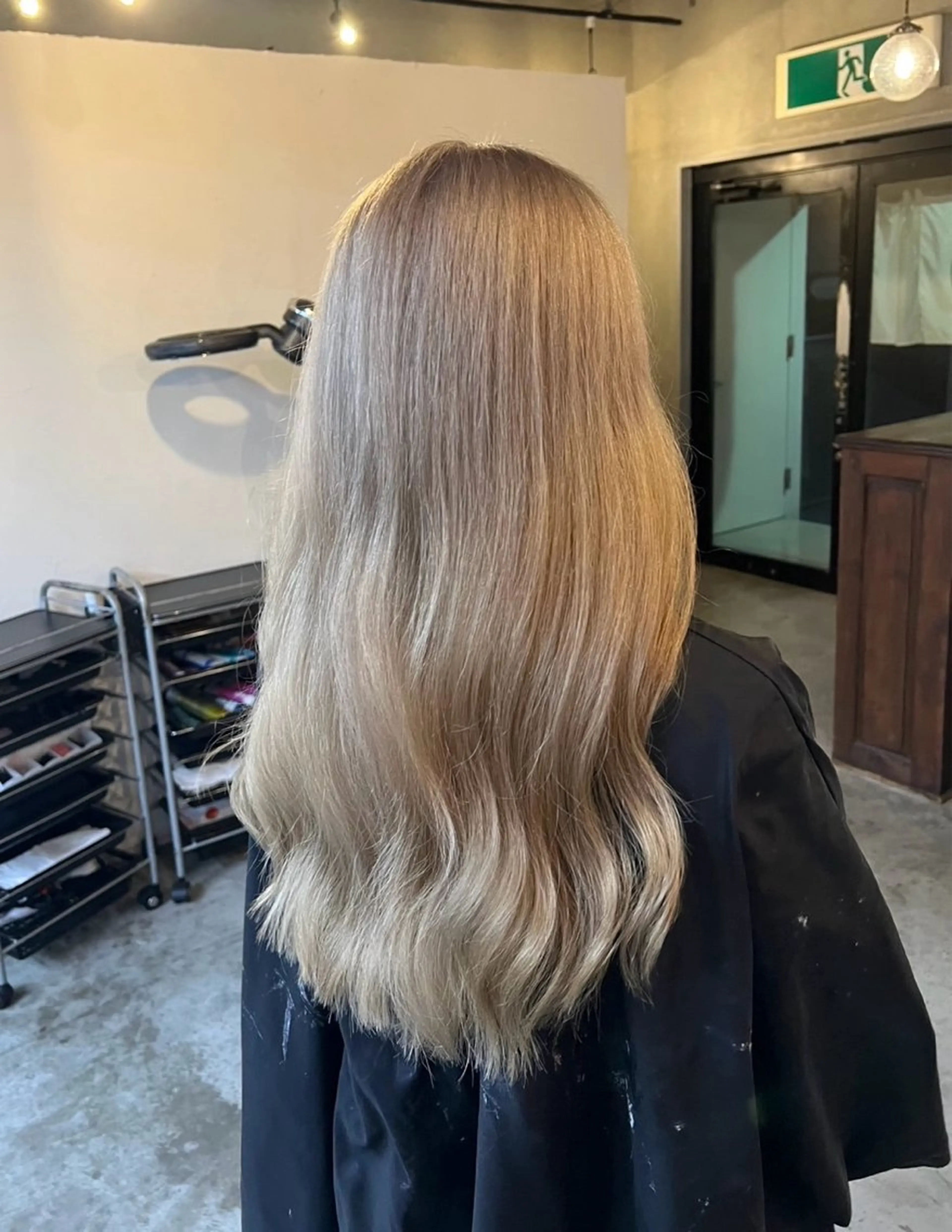 セミロング カラー ベージュカラー ホワイトベージュ ヘアカラー トリートメント ROBIN所属・指名数No.1 /NAOYAのヘアスタイル