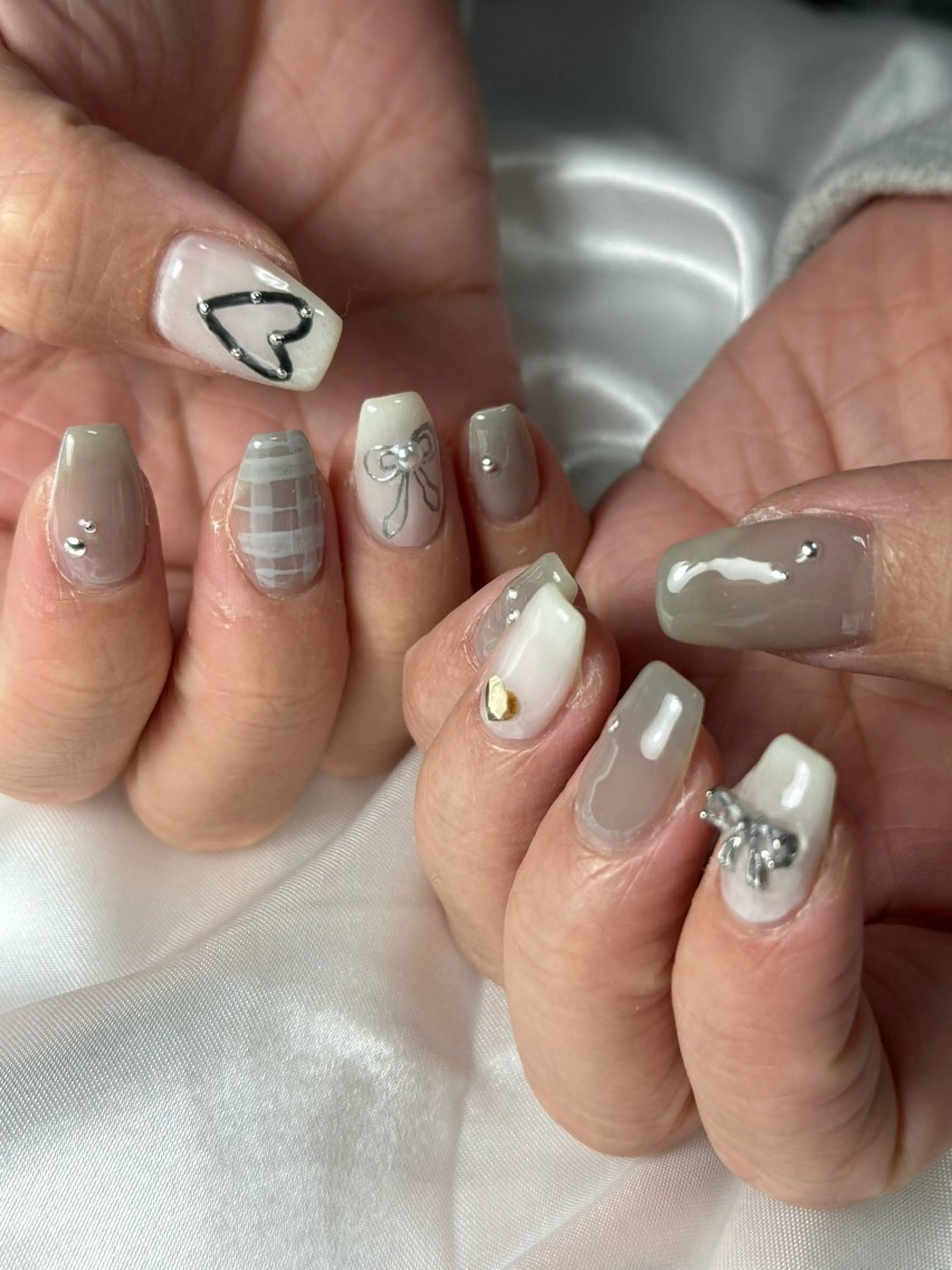 ネイル ジェルネイル ガーリー ハート 韓国ネイル 持ち込み ハンドネイル flowers nailのネイルデザイン
