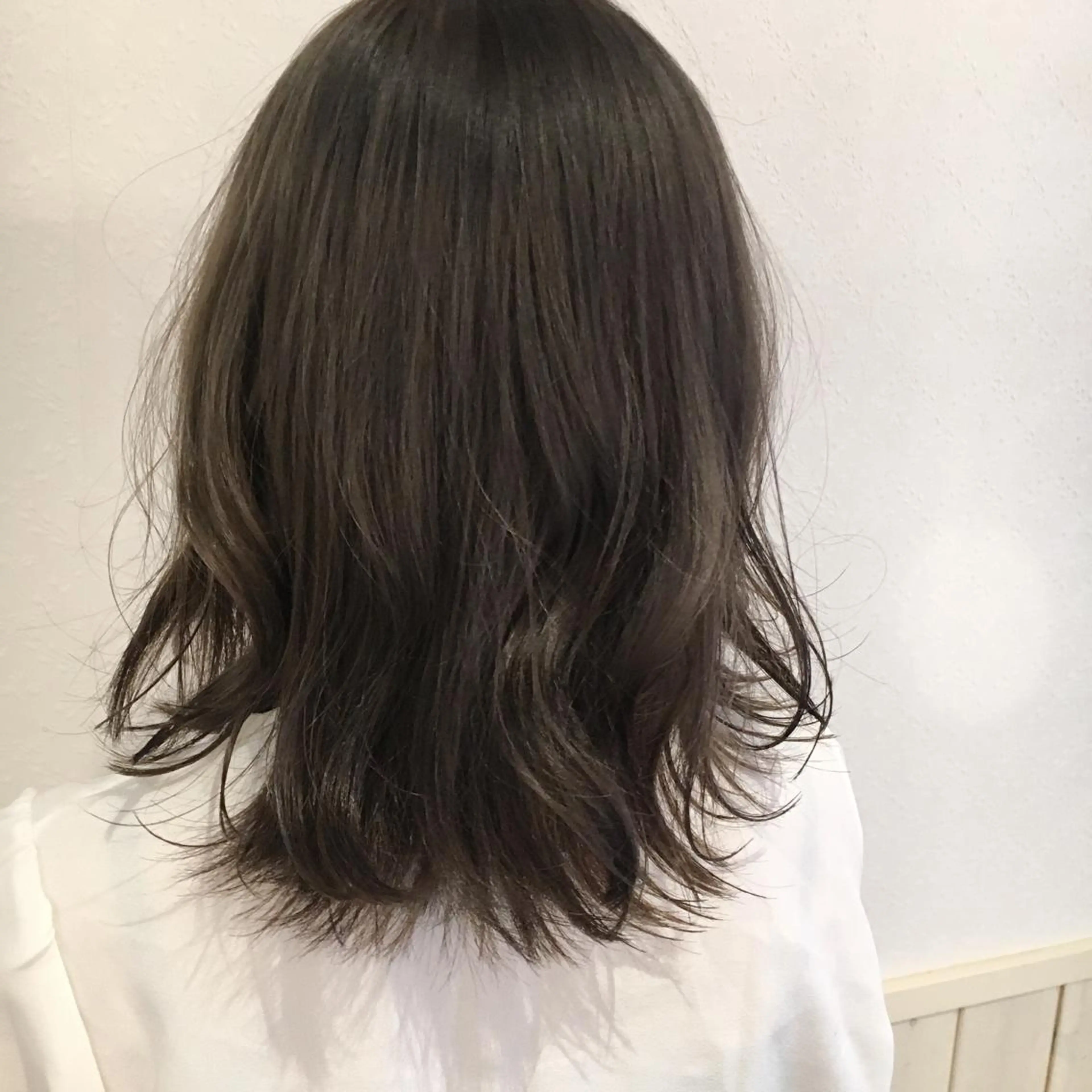セミロング カラー ヘアカラー 宮内 真乃のヘアスタイル
