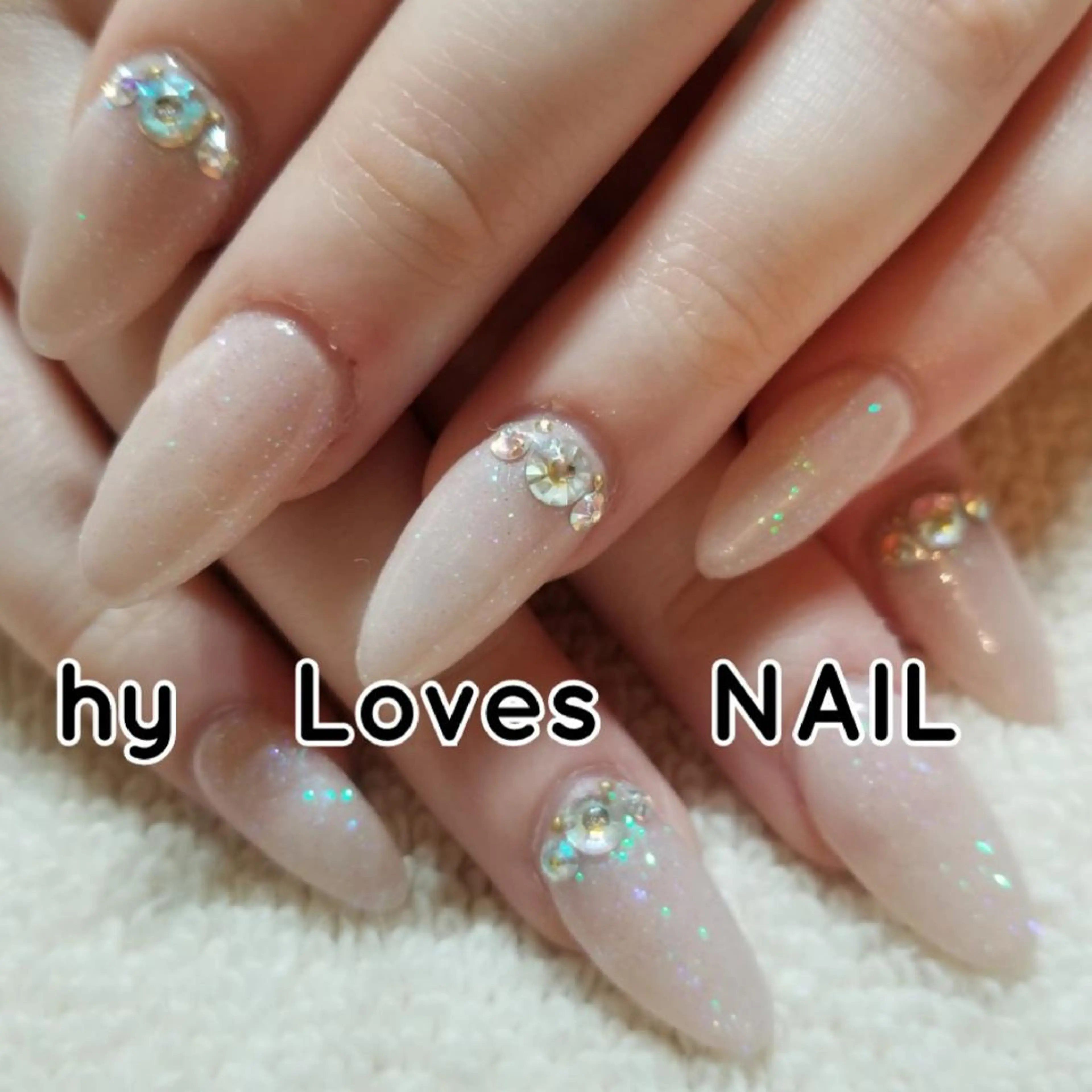 ネイル アートネイル ジェルネイル ラメ(グリッター) ミディアムネイル オフィスネイル ハンドネイル よしだ ひろきのネイルデザイン