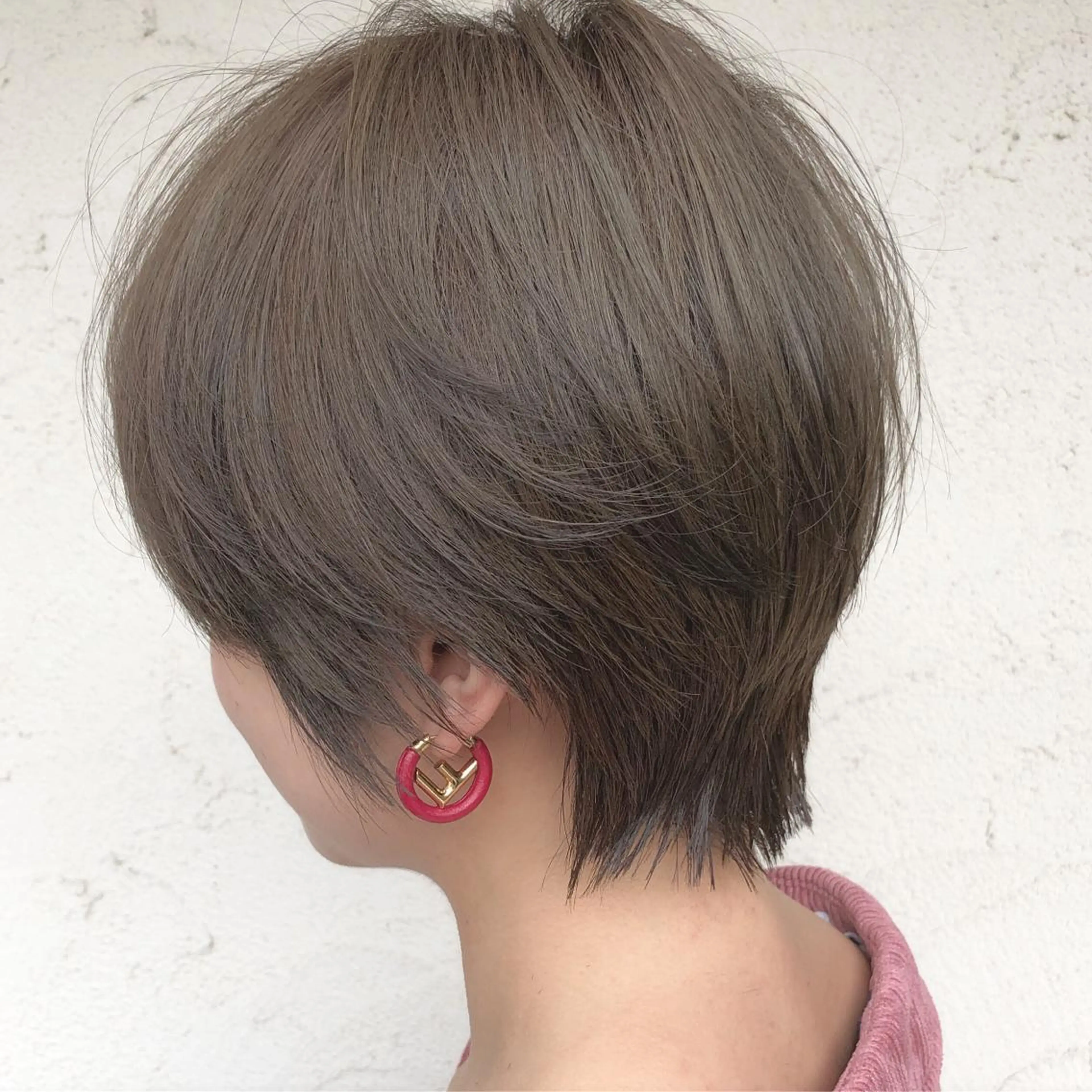 ショート カラー ベージュカラー オリーブベージュ くびれヘア ショートヘア カット 艶髪育成サロン 京橋　shinのヘアスタイル