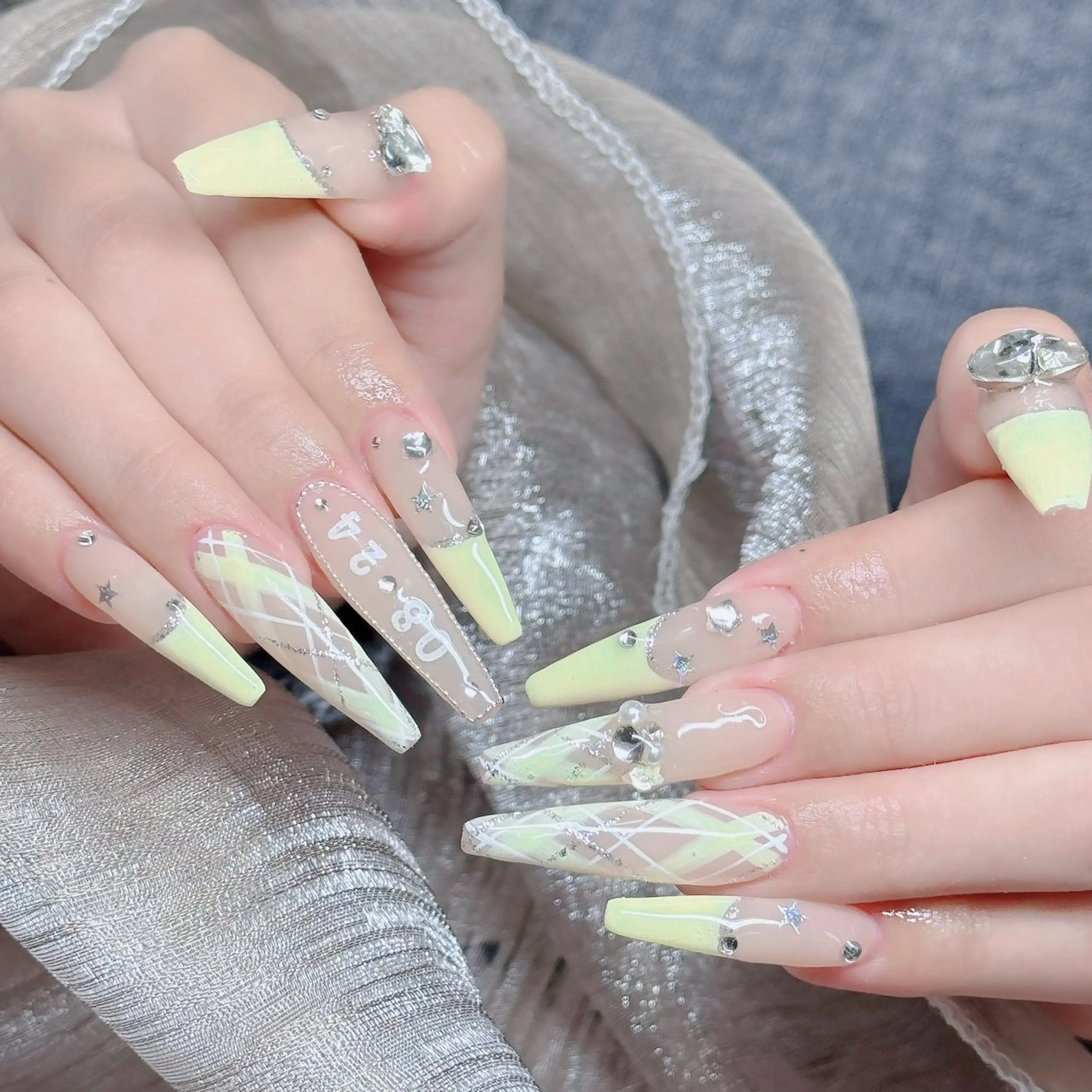 ネイル ロングネイル マグネットネイル リボン 夏ネイル スーパーロングネイル ハンドネイル Hani Nail XUKAのネイルデザイン