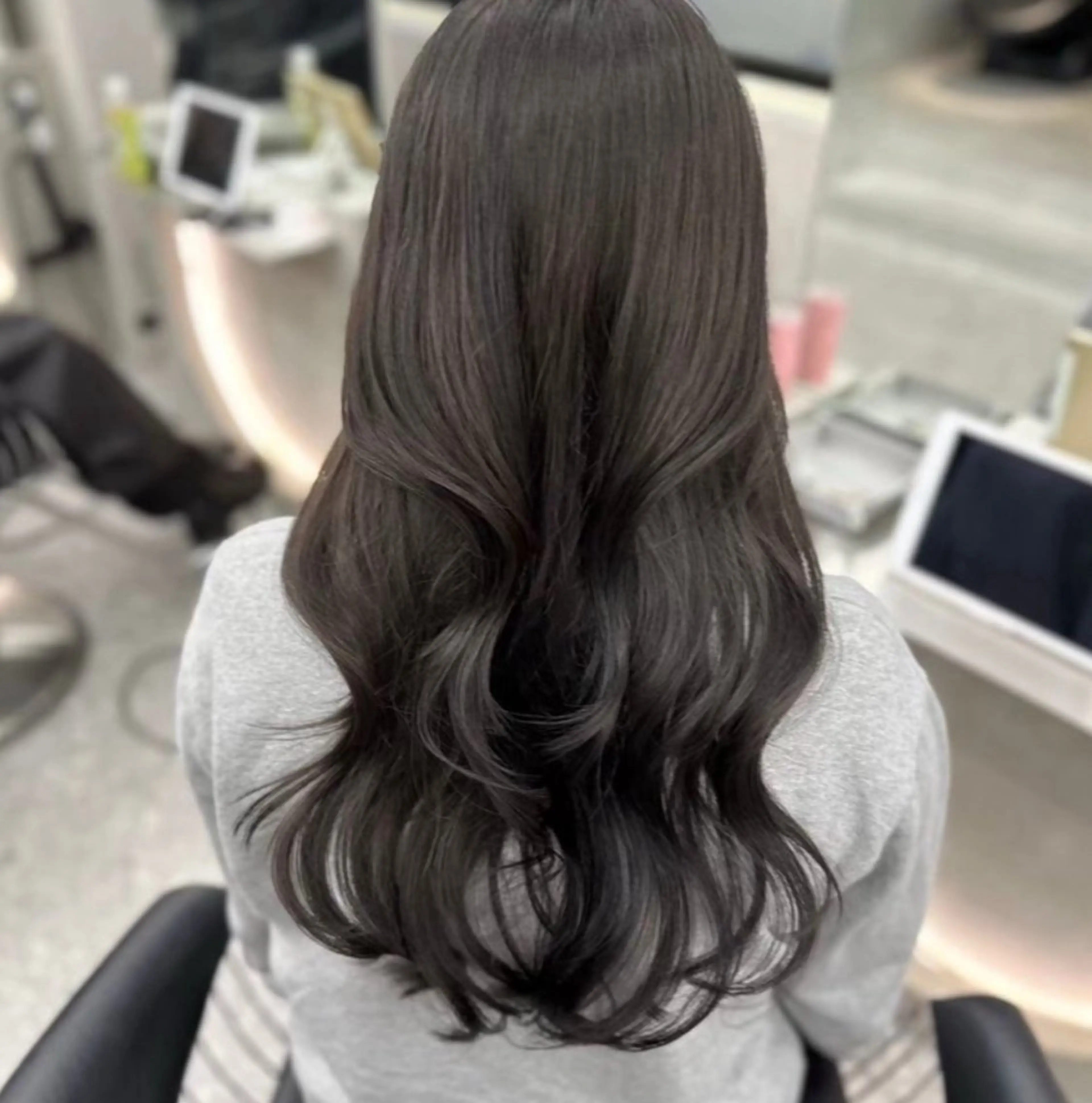 ロング アッシュ アッシュグレー アッシュグレージュ 韓国風ヘア ワンホンヘア ヘアカラー Lond Role所属・🎀透明感カラー shizuka🎀のヘアスタイル