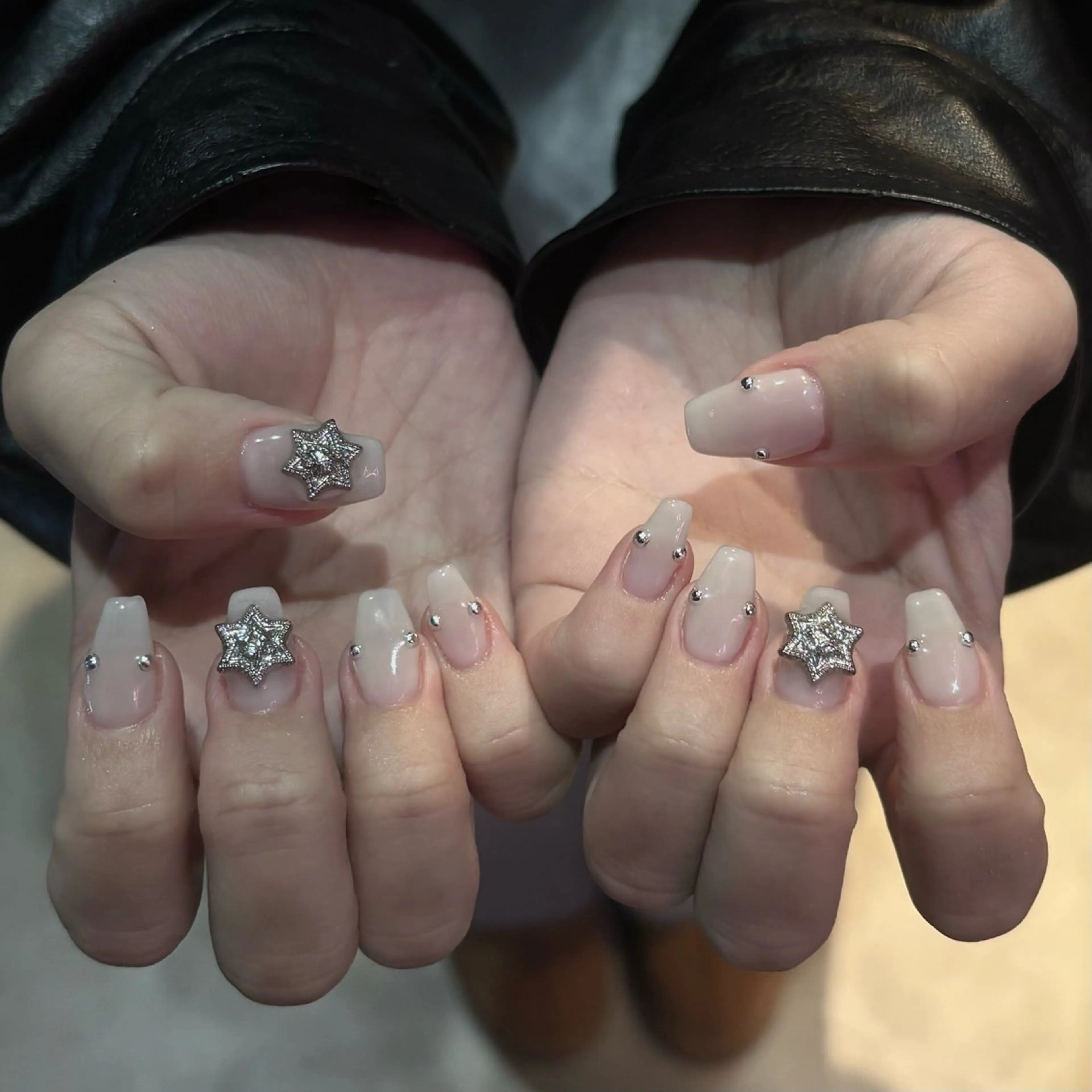 ネイル ハンドネイル WOLTOKYO 🦋shizukuのネイルデザイン