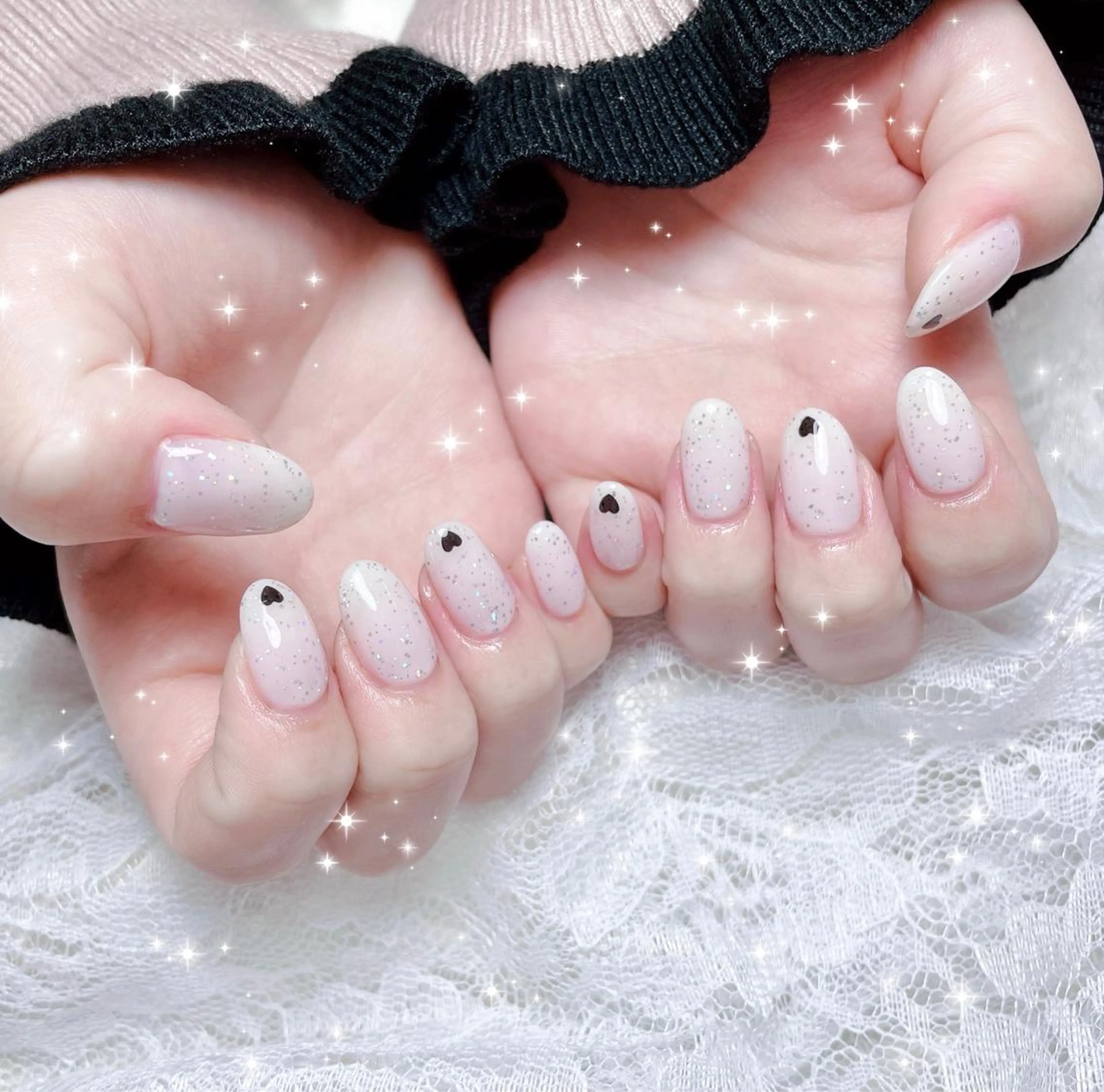 ネイル ホログラムネイル キラキラネイル ホワイト ハンドネイル FLARE NAIL フレアネイルのネイルデザイン