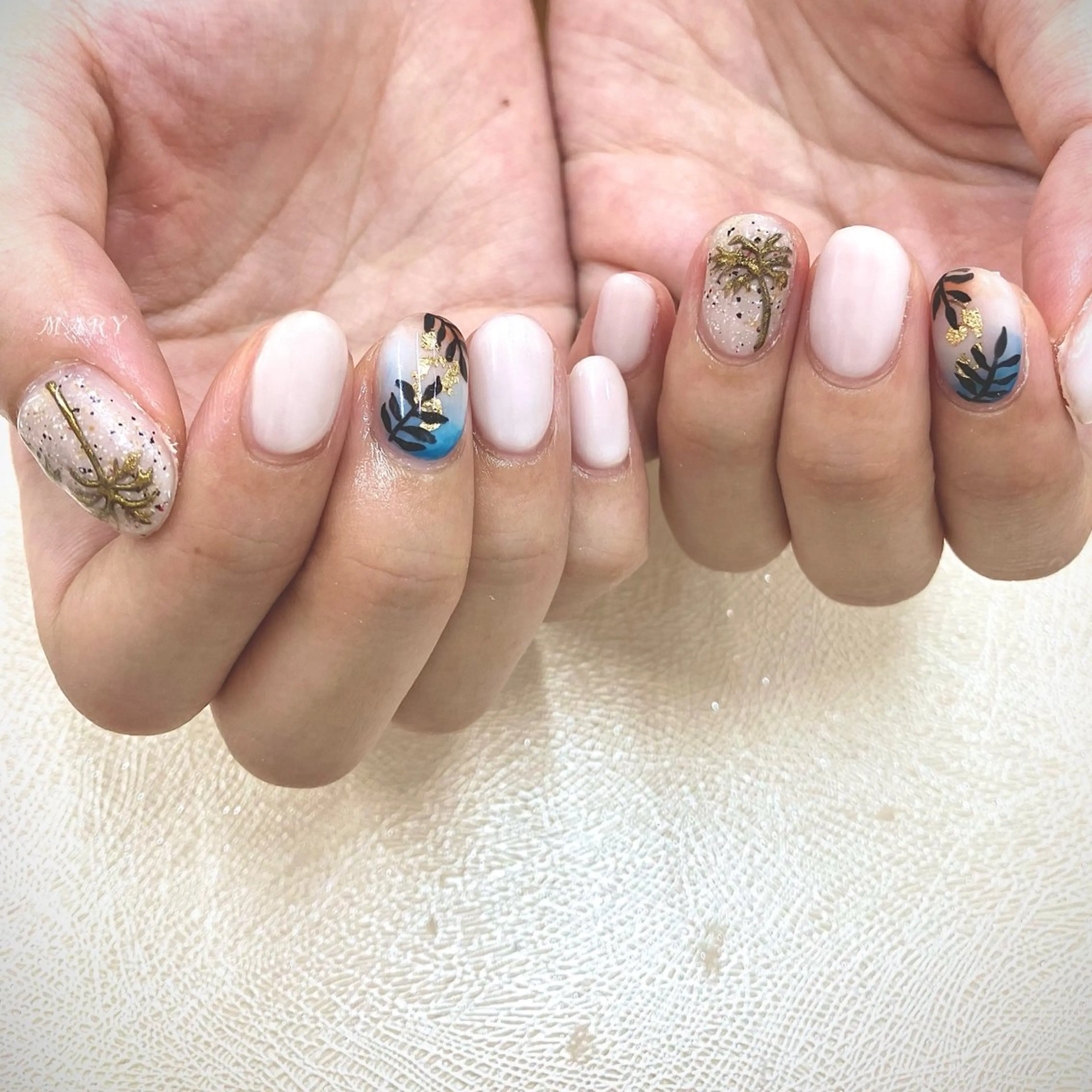 ネイル ニュアンスネイル ワンカラーネイル 夏ネイル ホワイト ハンドネイル Mary nail所属・Mary nail .narumiのネイルデザイン