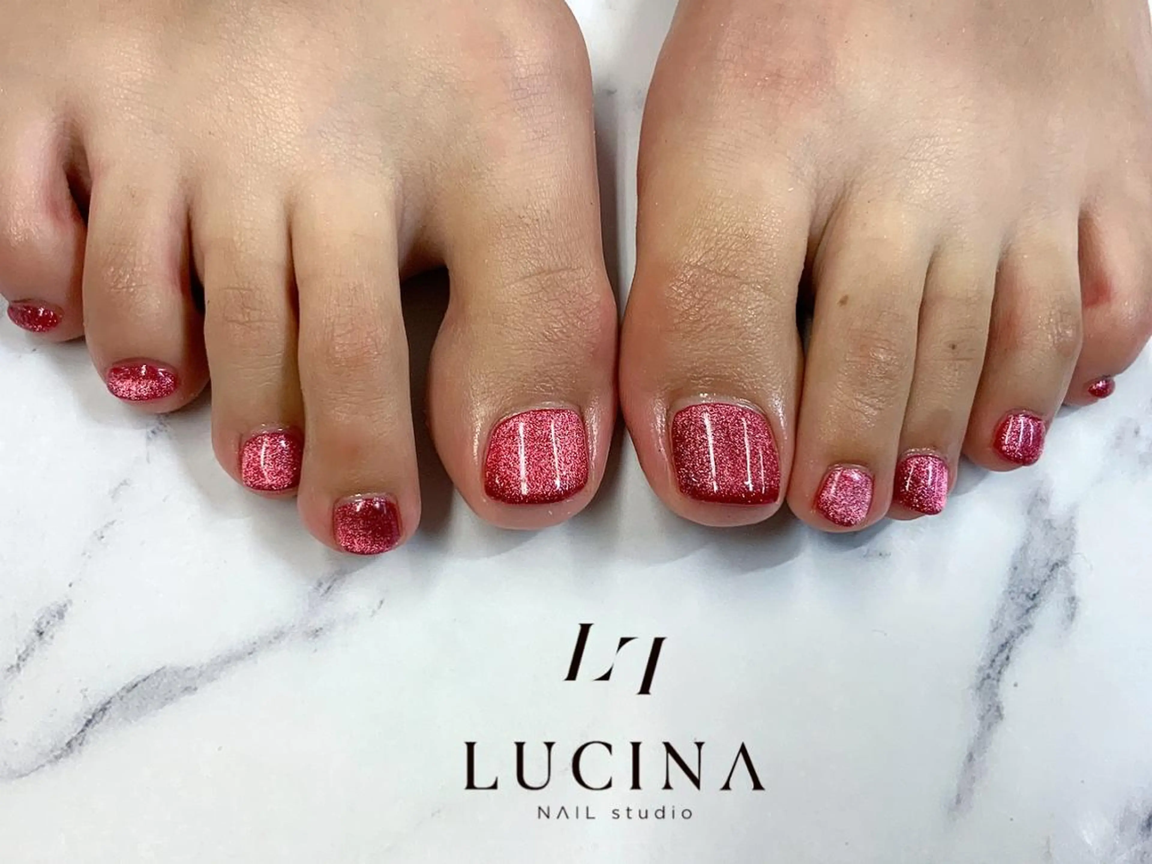ネイル フットネイル マグネットネイル マグネットワンカラー ワンカラーネイル 赤色 新橋 ルキナ スタッフのネイルデザイン