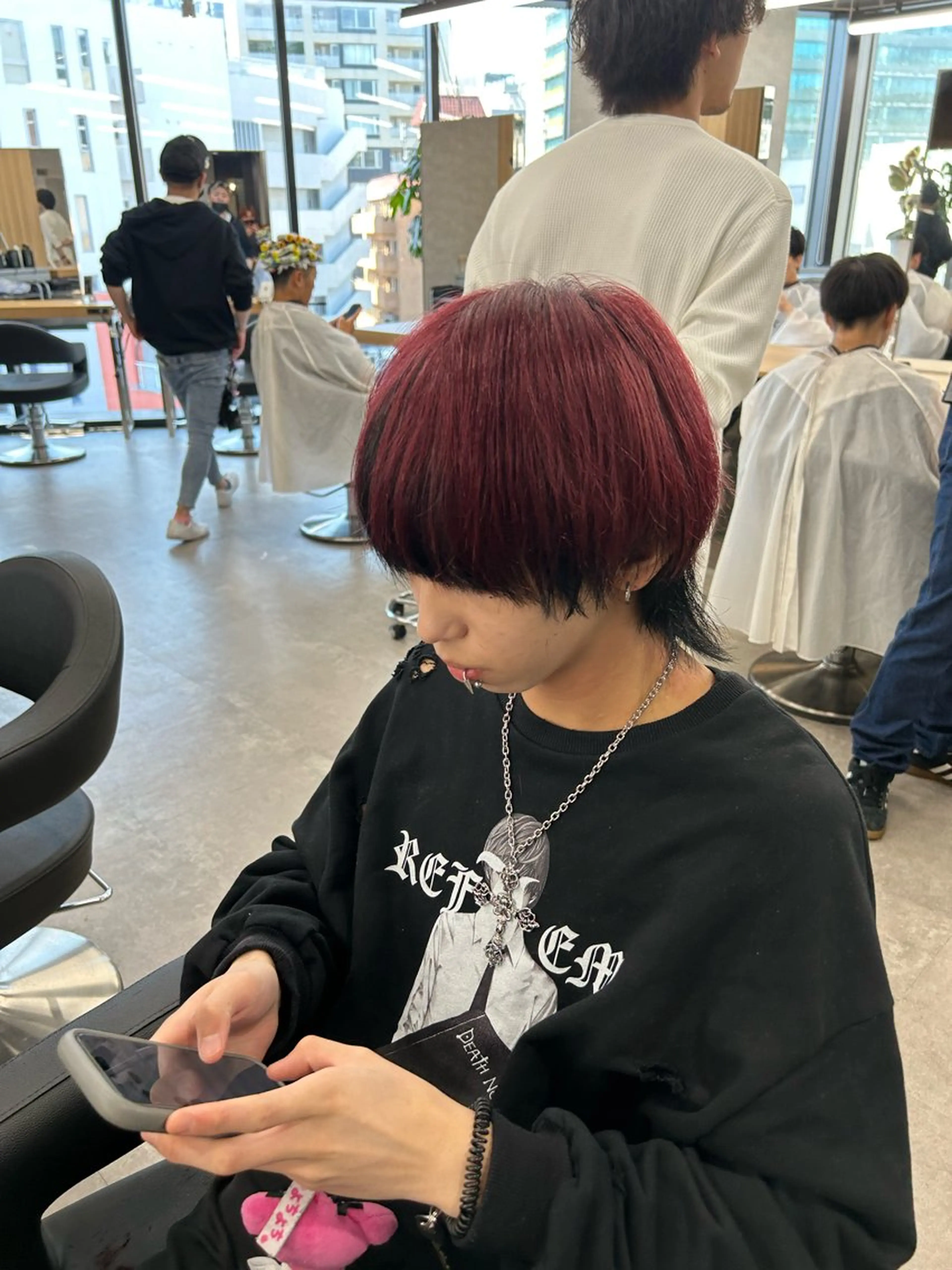 カラー メンズ メンズウルフカット 黒髪 デザインカラー レッドカラー ウルフカット 🐺森 雄飛/メンズ 韓国ヘアのヘアスタイル