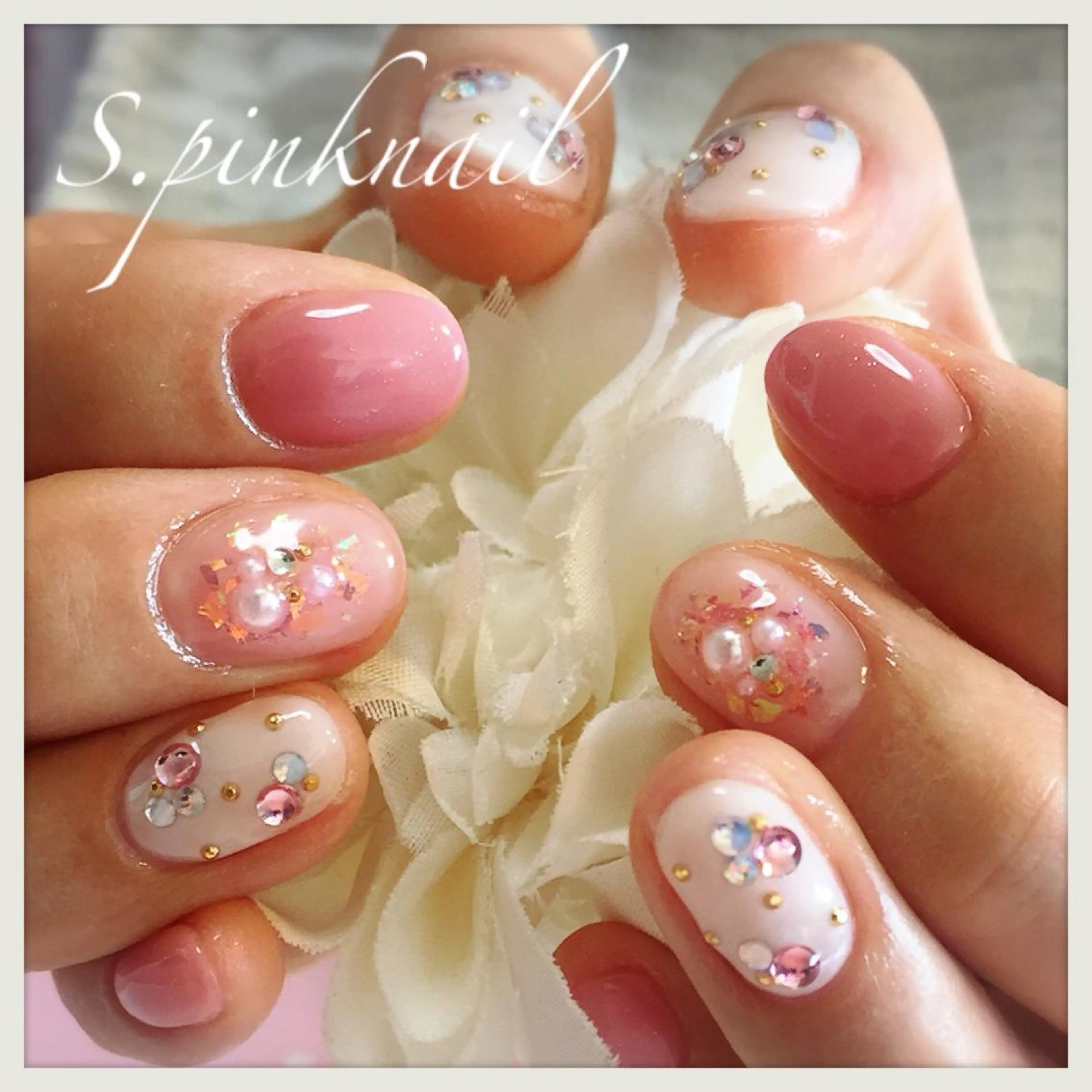 ネイル ストーンネイル Sincerely ☺︎のネイルデザイン