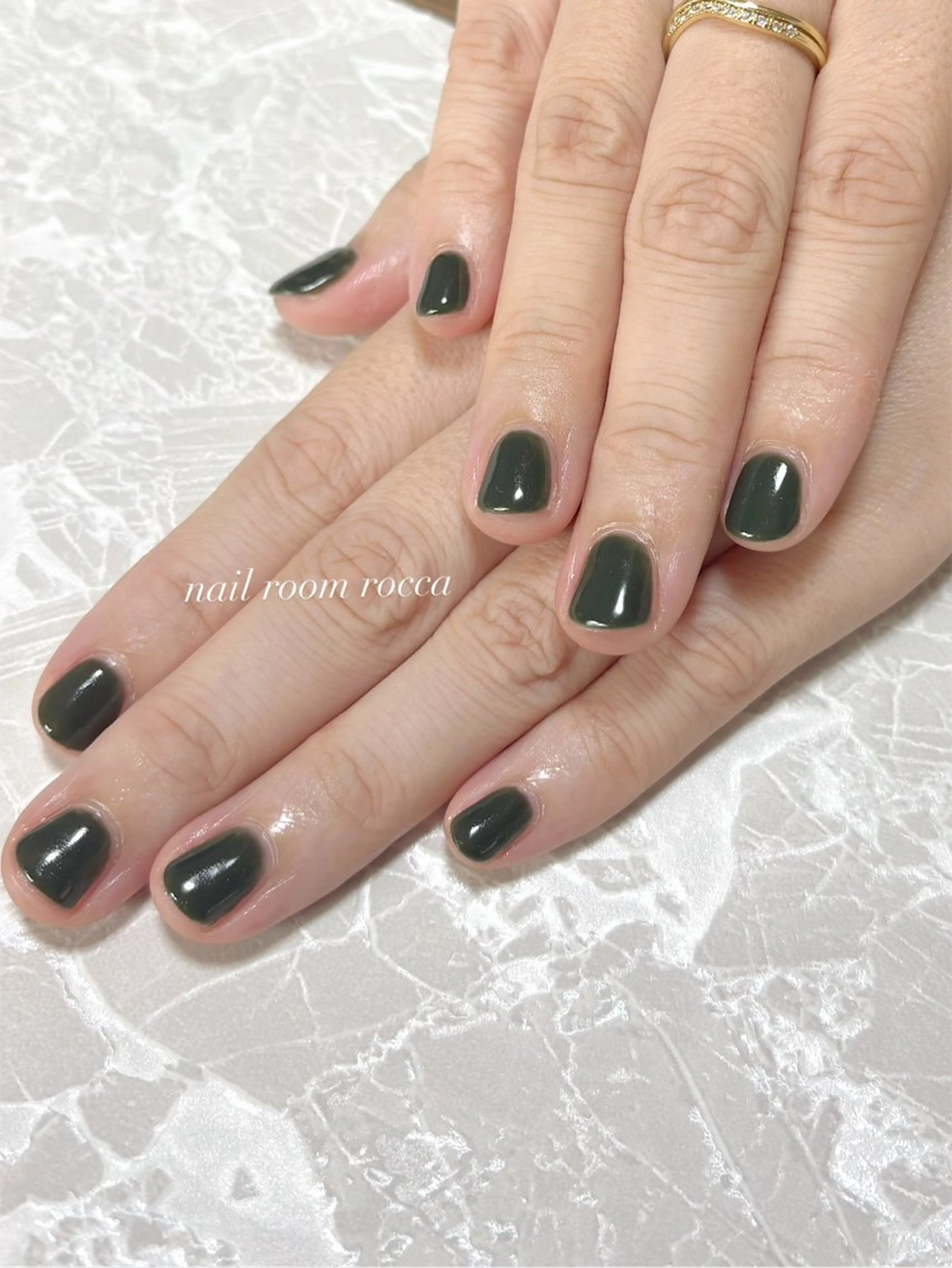 ネイル グリーン ショートネイル ハンドネイル 茂野 恵のネイルデザイン