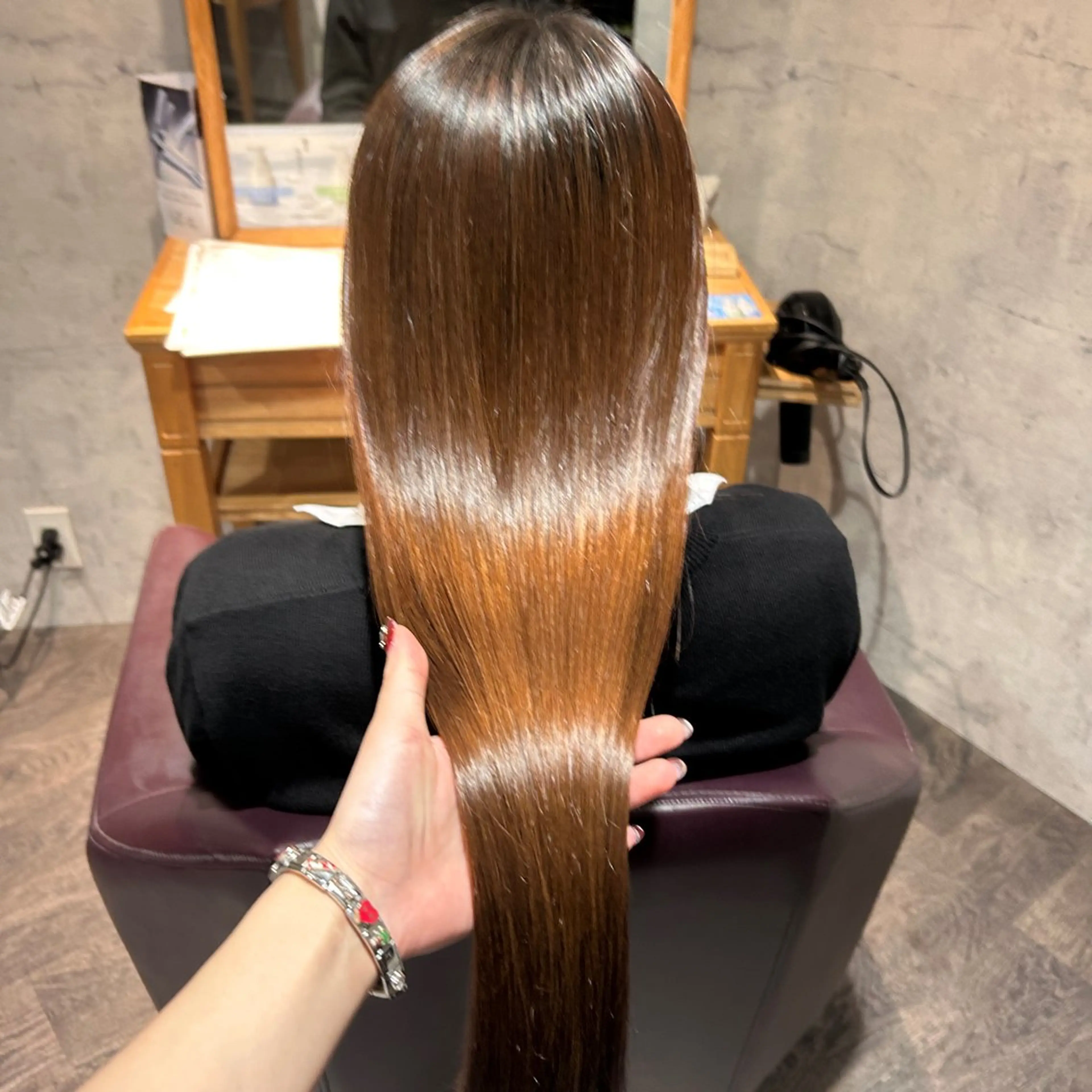 ロング パーマ ハイトーン🇰🇷 19歳美容師アリルのヘアスタイル