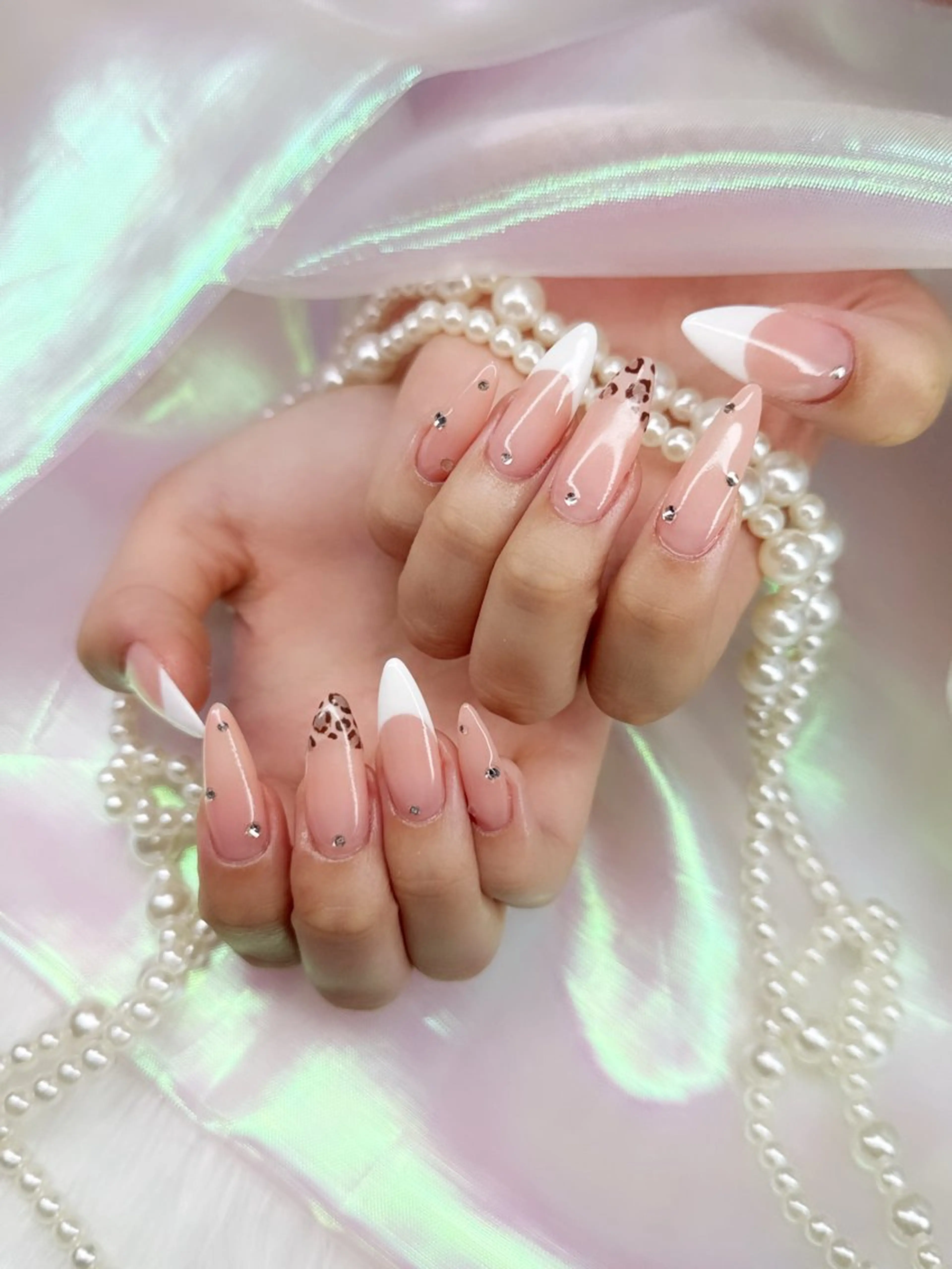 ネイル アニマル柄 フレンチネイル ネイルチップ ハンドネイル Nail Land Pilinaのネイルデザイン