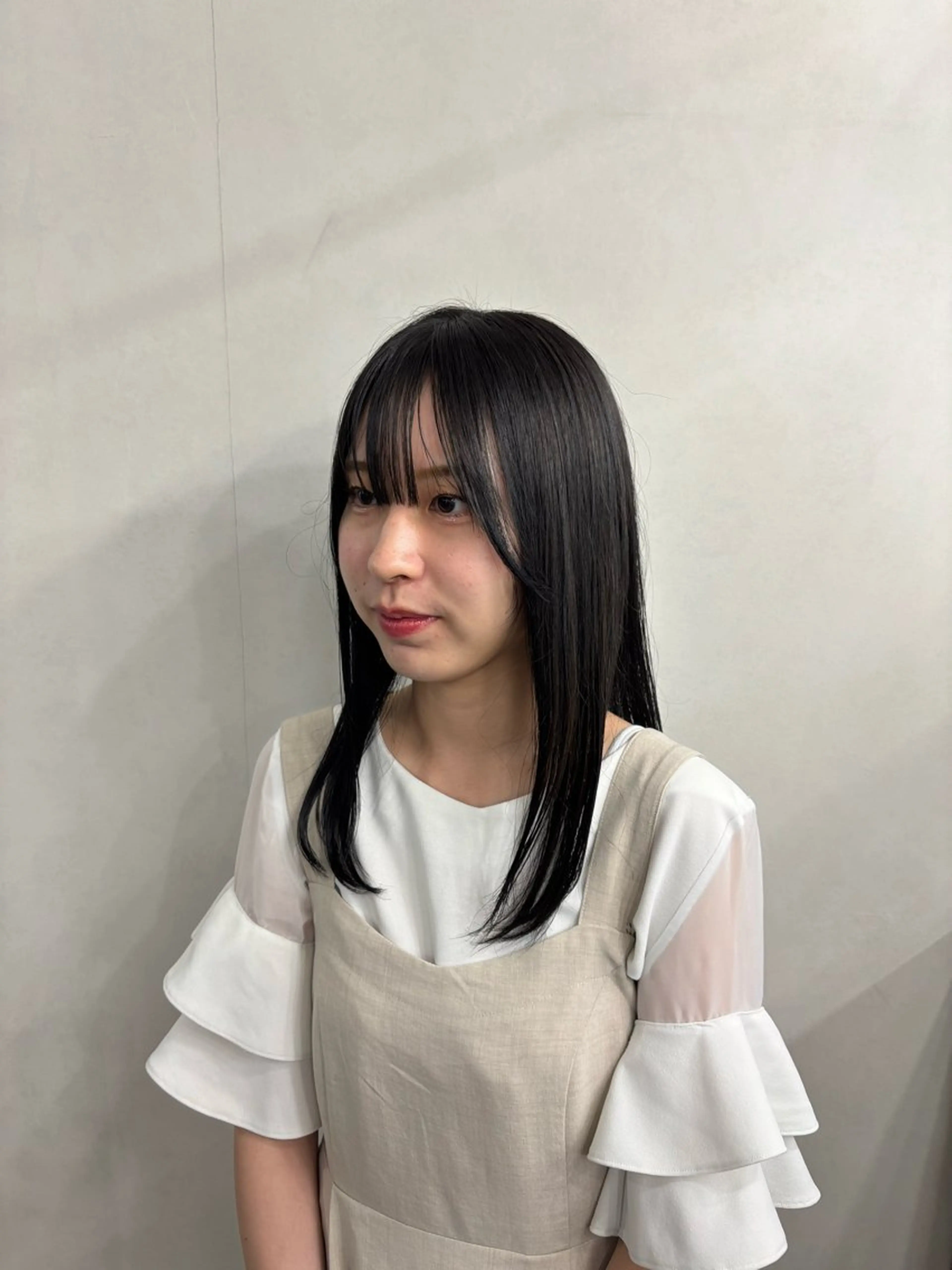 セミロング カラー 長谷川 日南のヘアスタイル