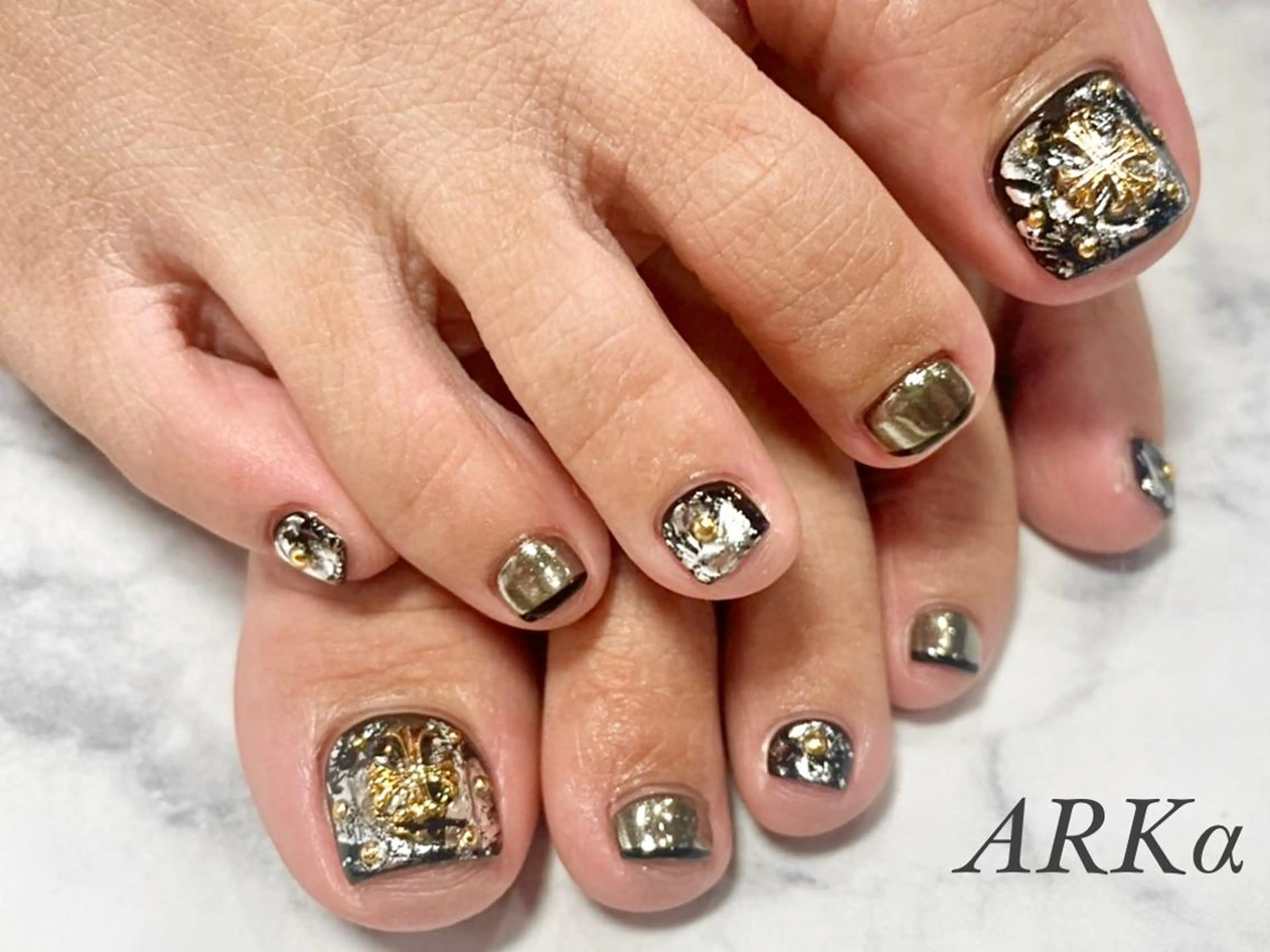 ショート ネイル ミラーネイル フットネイル Nailsalon ARKαのネイルデザイン