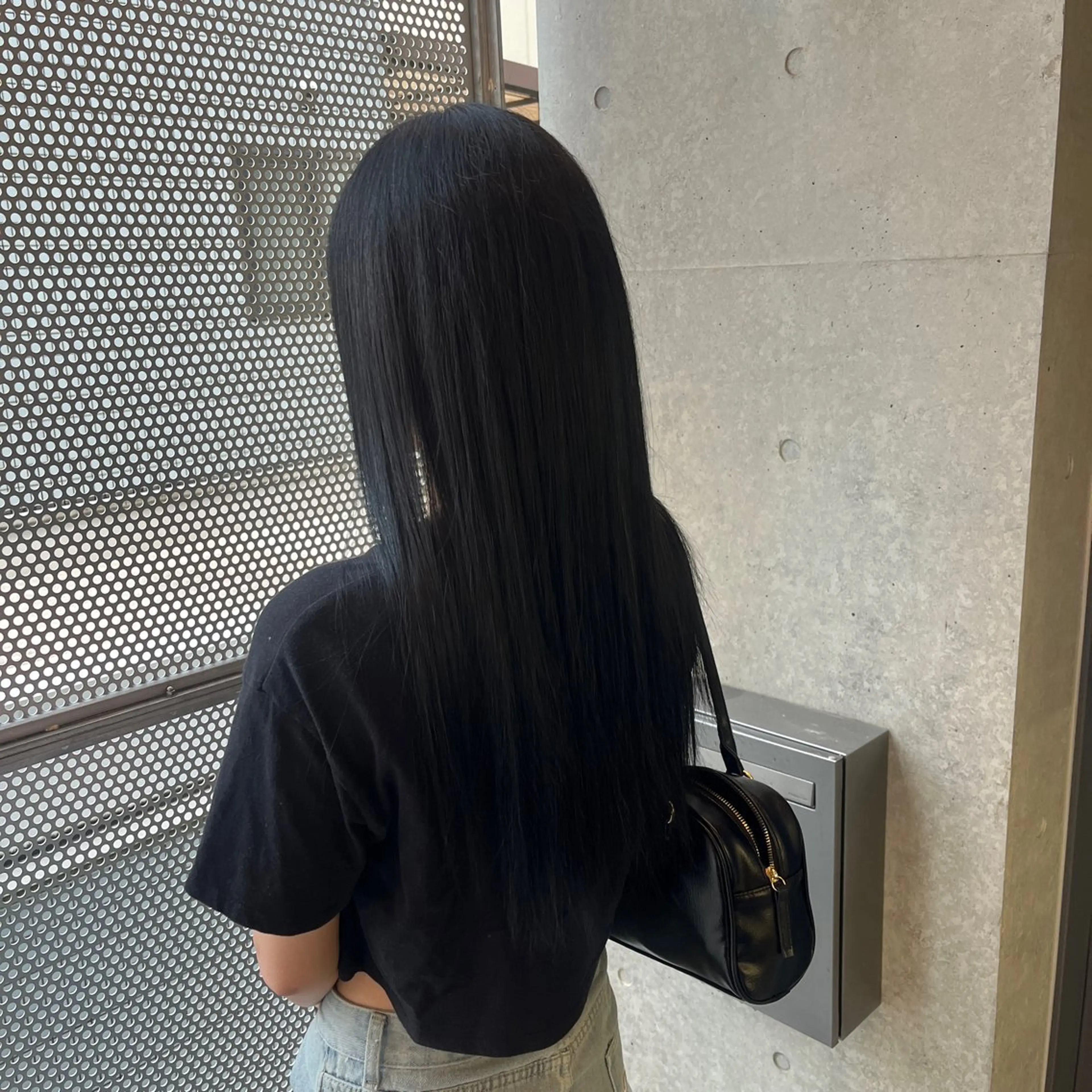 ロング カラー 黒髪 aika .のヘアスタイル